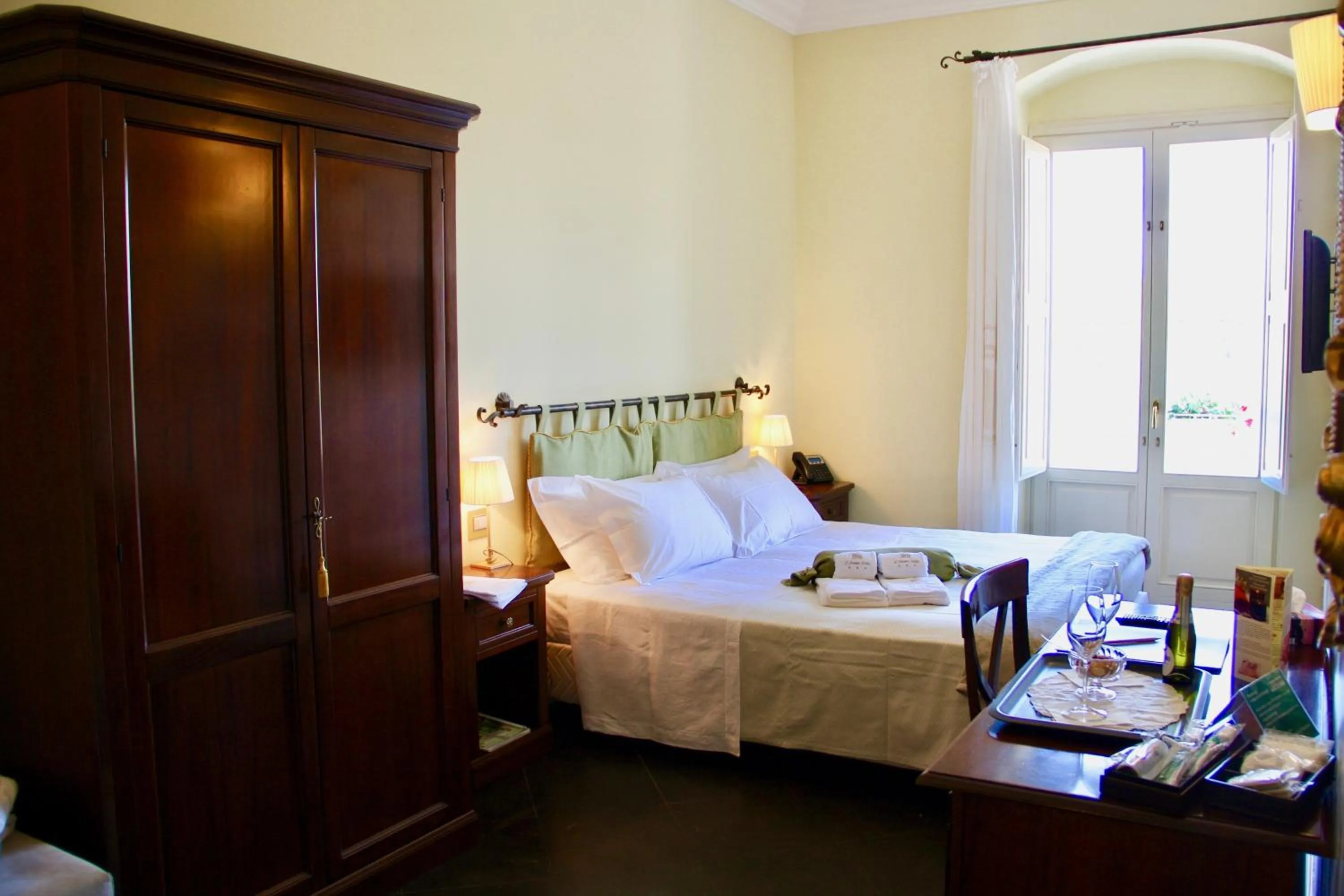 Photo of the whole room, Bed in Il Duomo Relais