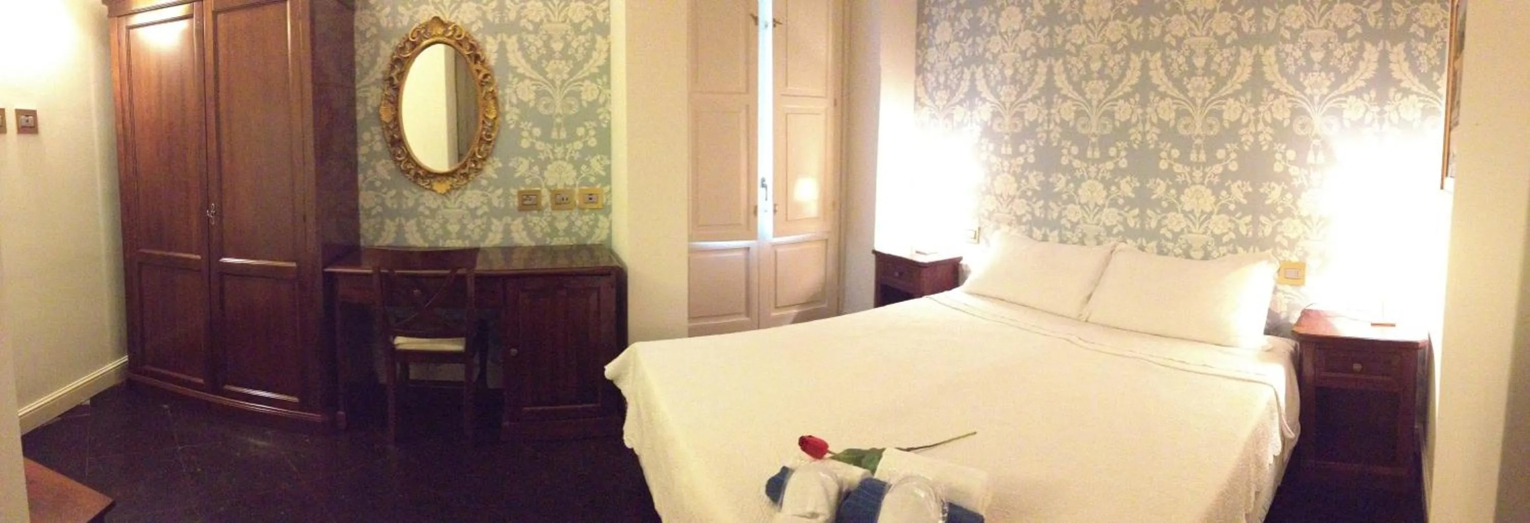 Photo of the whole room, Bed in Il Duomo Relais
