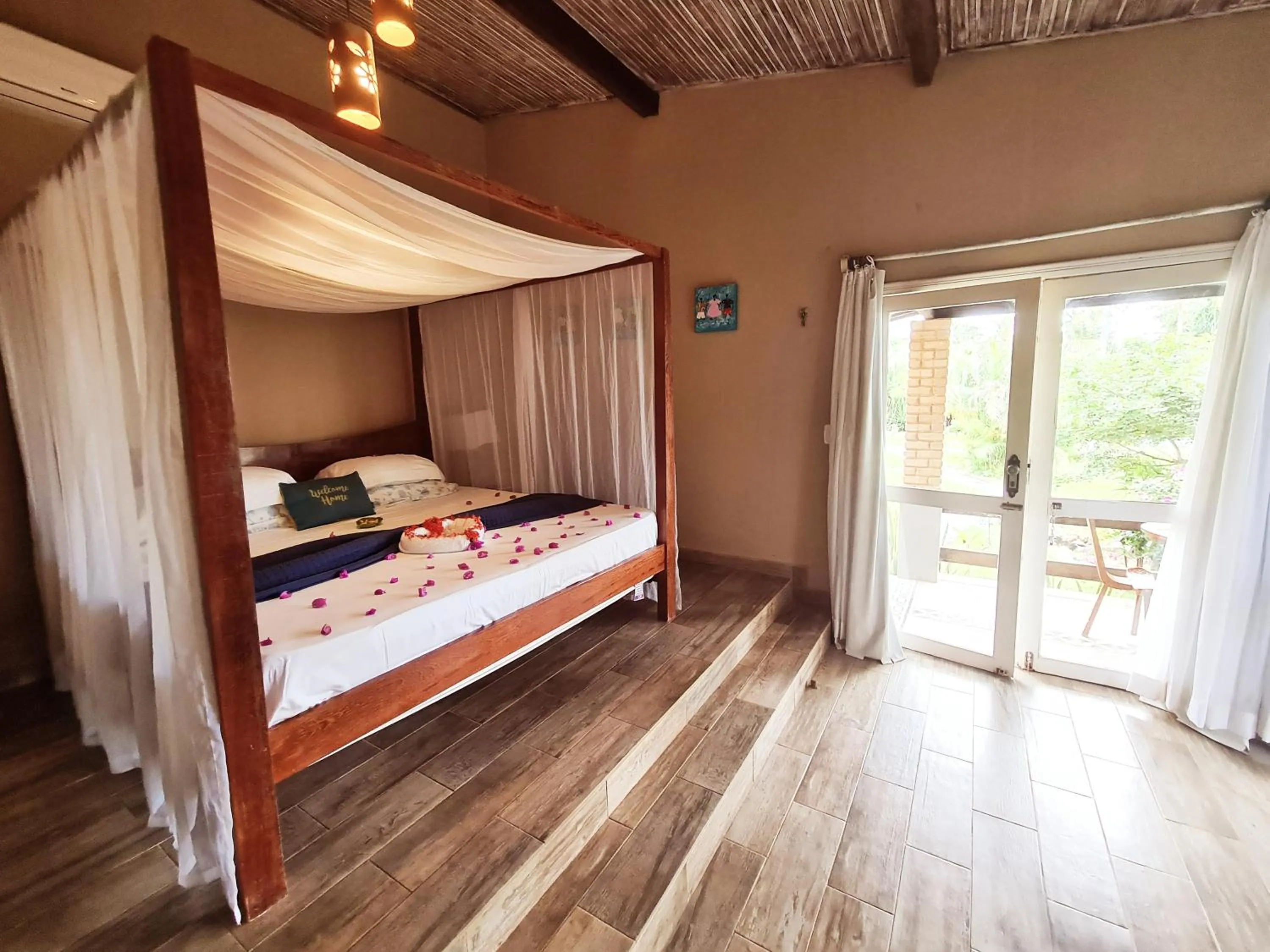 Photo of the whole room, Bed in Pousada Spa dos Amores