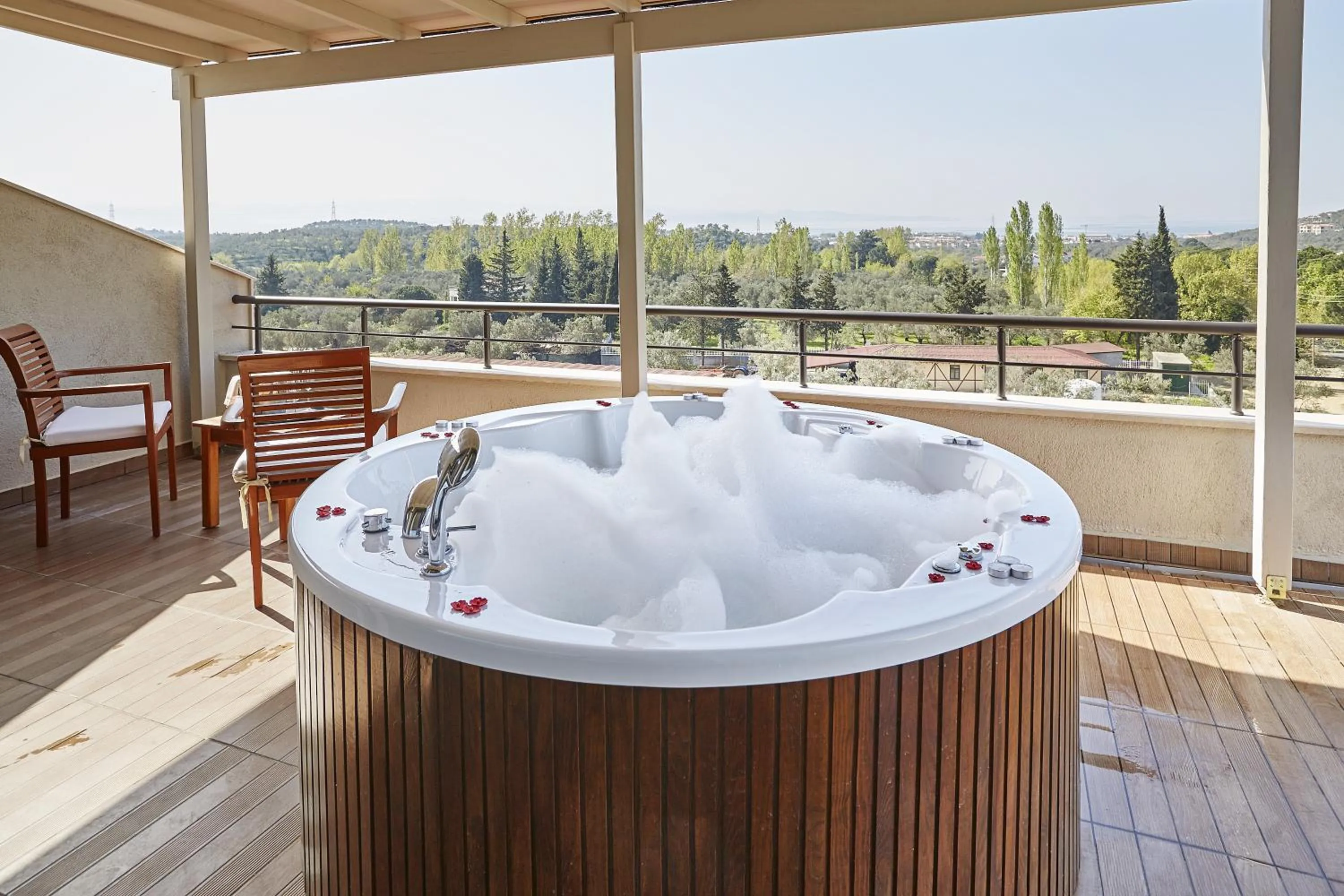 Hot Tub in Ramada Resort Kazdağlari Thermal & Spa