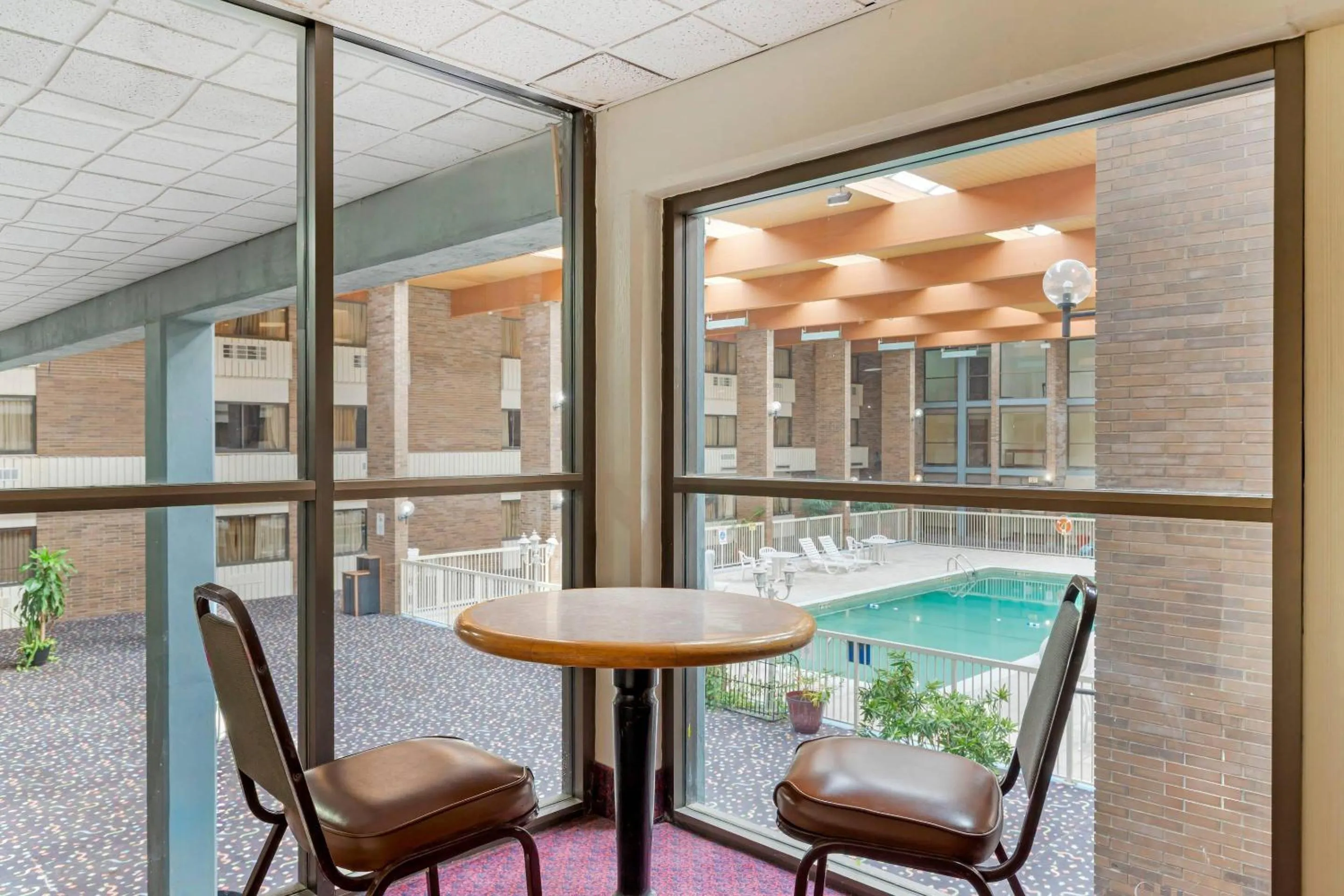 Swimming pool in MainStay Suites Lansing West
