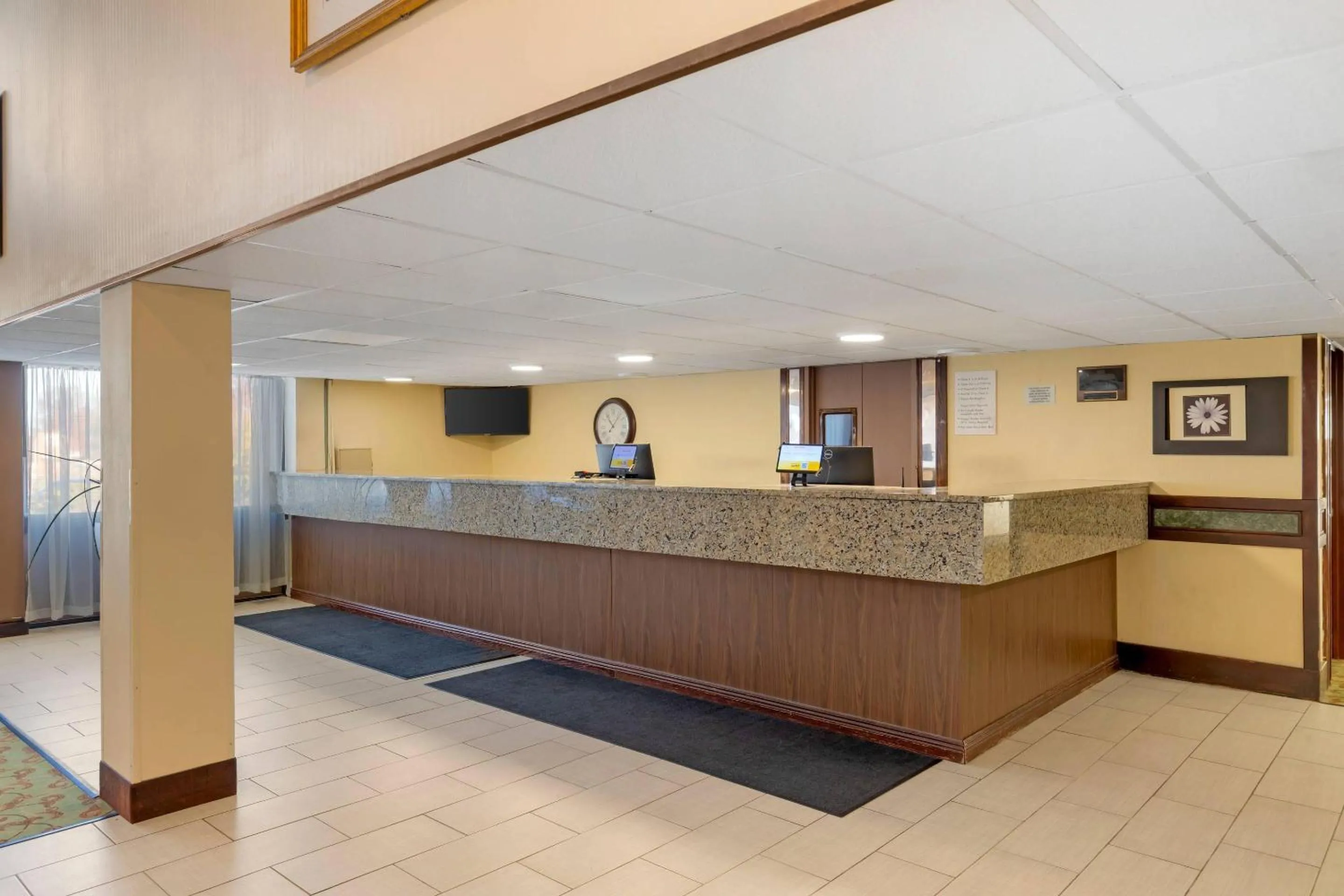 Lobby or reception in MainStay Suites Lansing West
