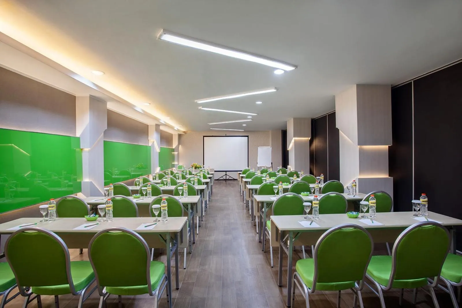 Meeting/conference room in MaxOneHotel Tidar Surabaya