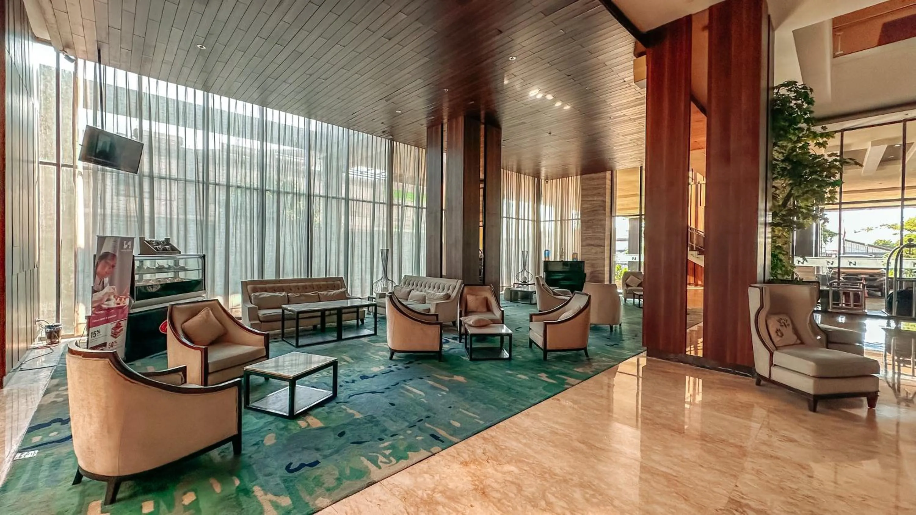 Lobby or reception in Swiss-Belinn Karawang