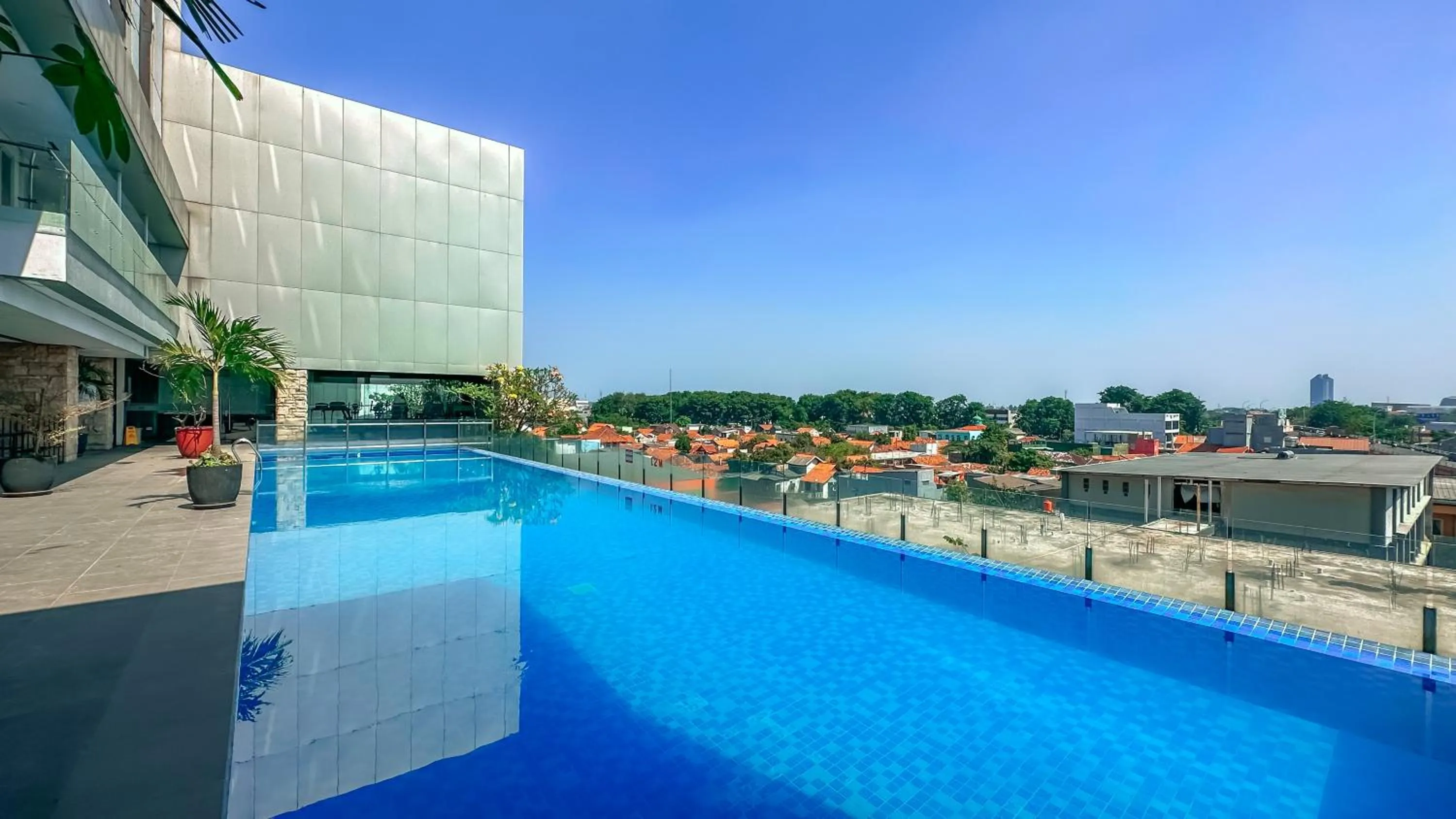 Swimming pool in Swiss-Belinn Karawang