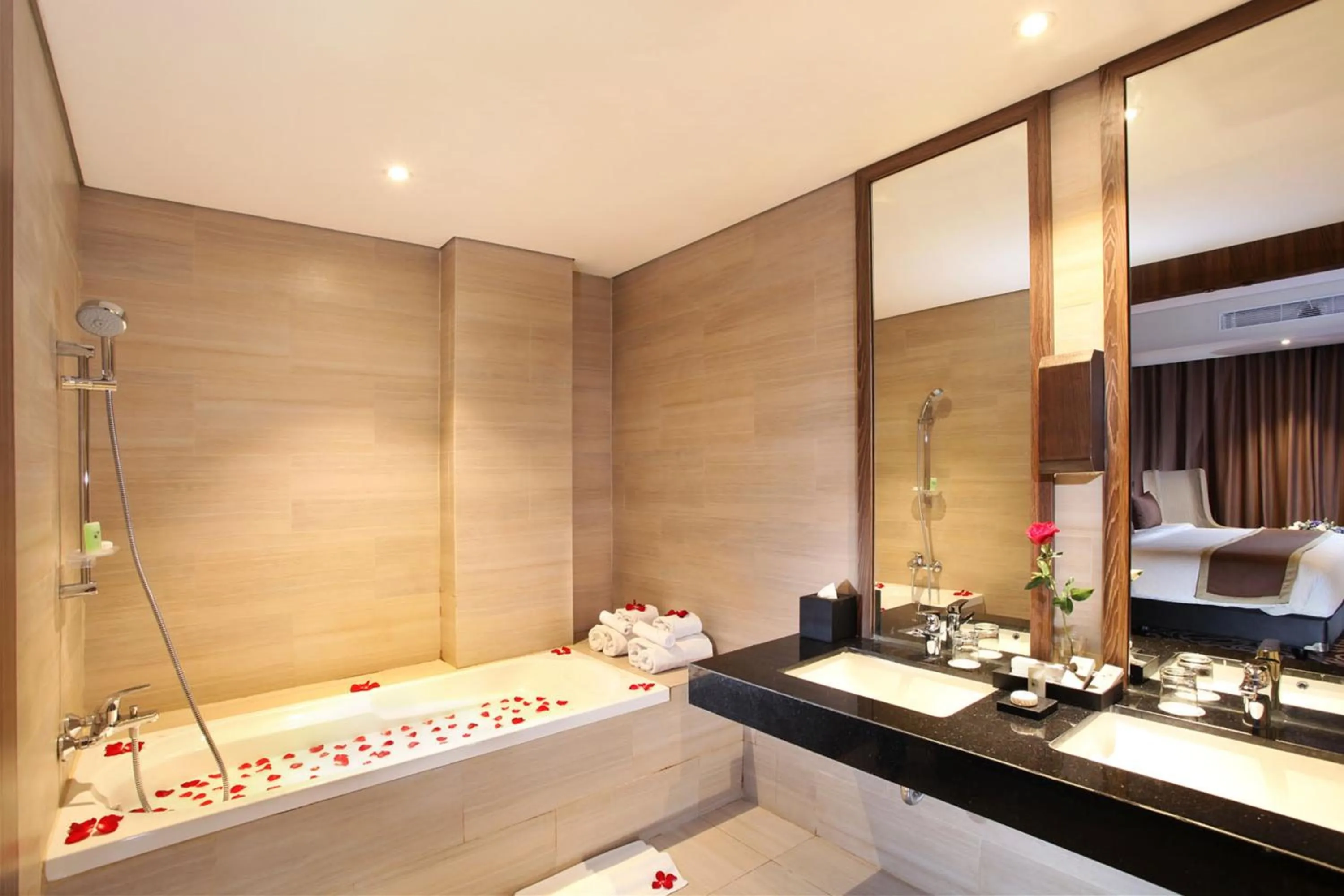 Bathroom, Bed in Swiss-Belinn Karawang
