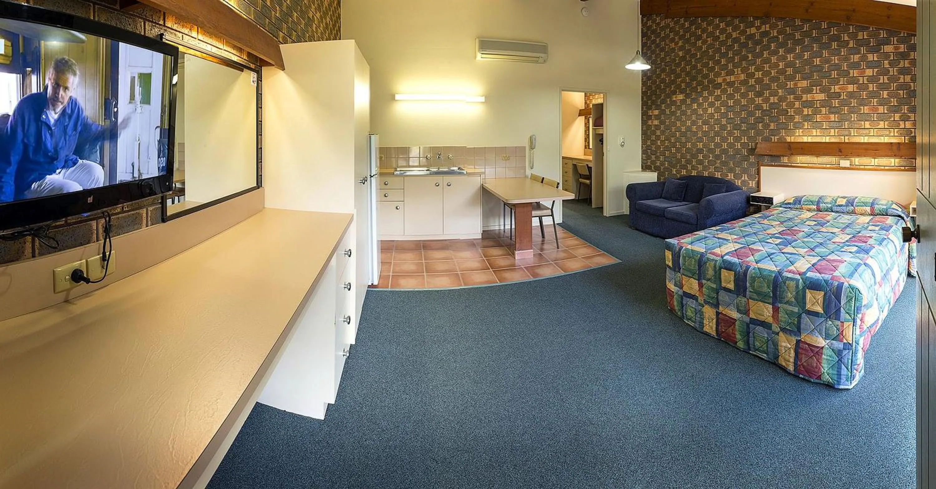 TV and multimedia, Bed in Pinnacle Holiday Lodge