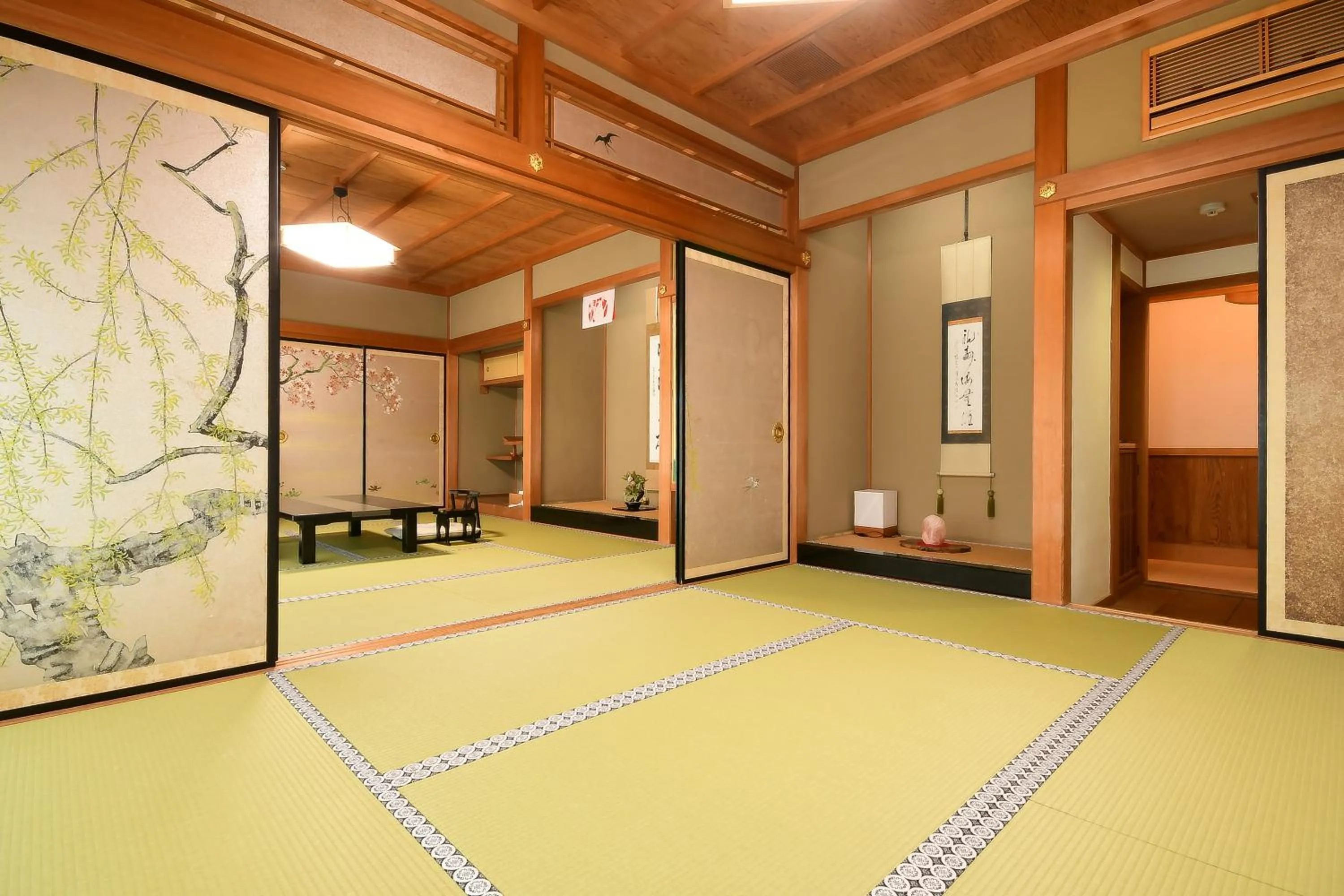 Photo of the whole room in 高野山 宿坊 総持院 -Koyasan Shukubo Sojiin-
