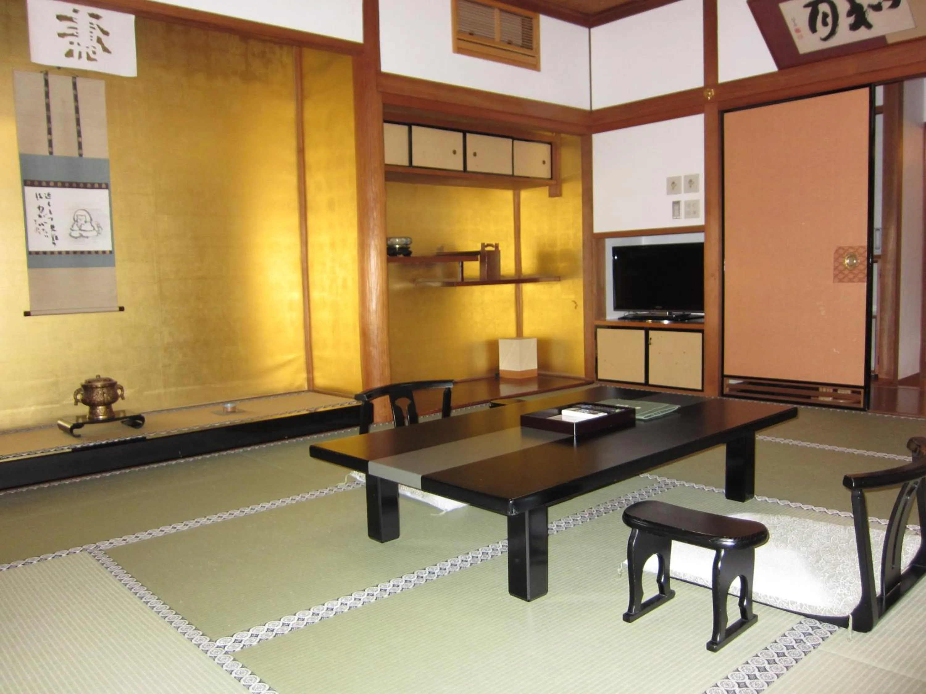 TV and multimedia in 高野山 宿坊 総持院 -Koyasan Shukubo Sojiin-