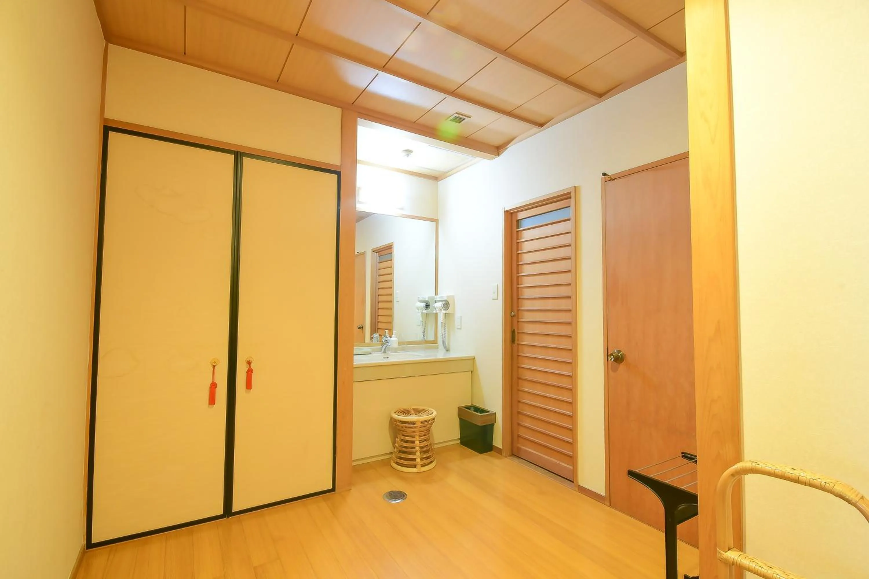 Photo of the whole room in 高野山 宿坊 総持院 -Koyasan Shukubo Sojiin-