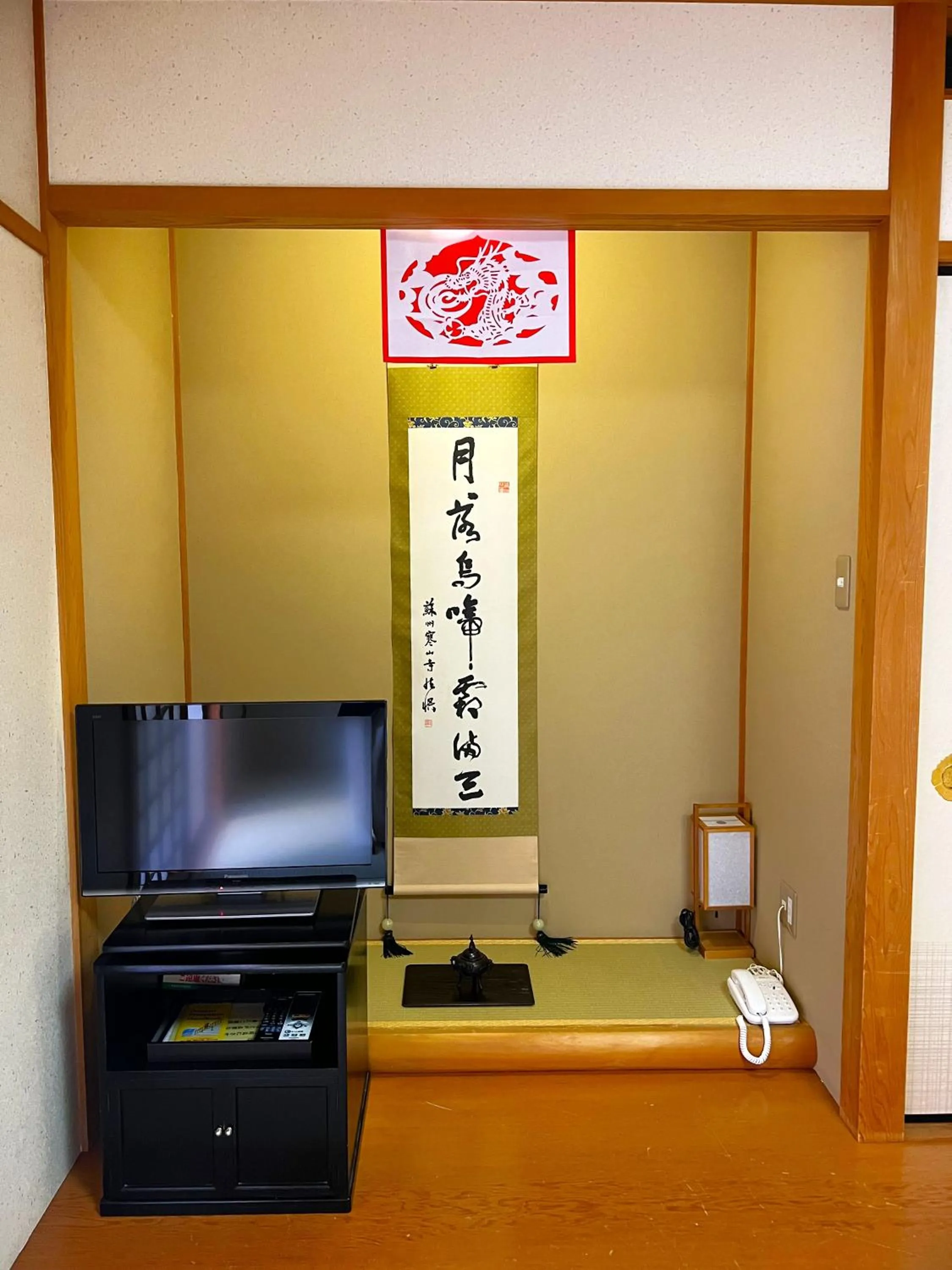 TV and multimedia in 高野山 宿坊 総持院 -Koyasan Shukubo Sojiin-