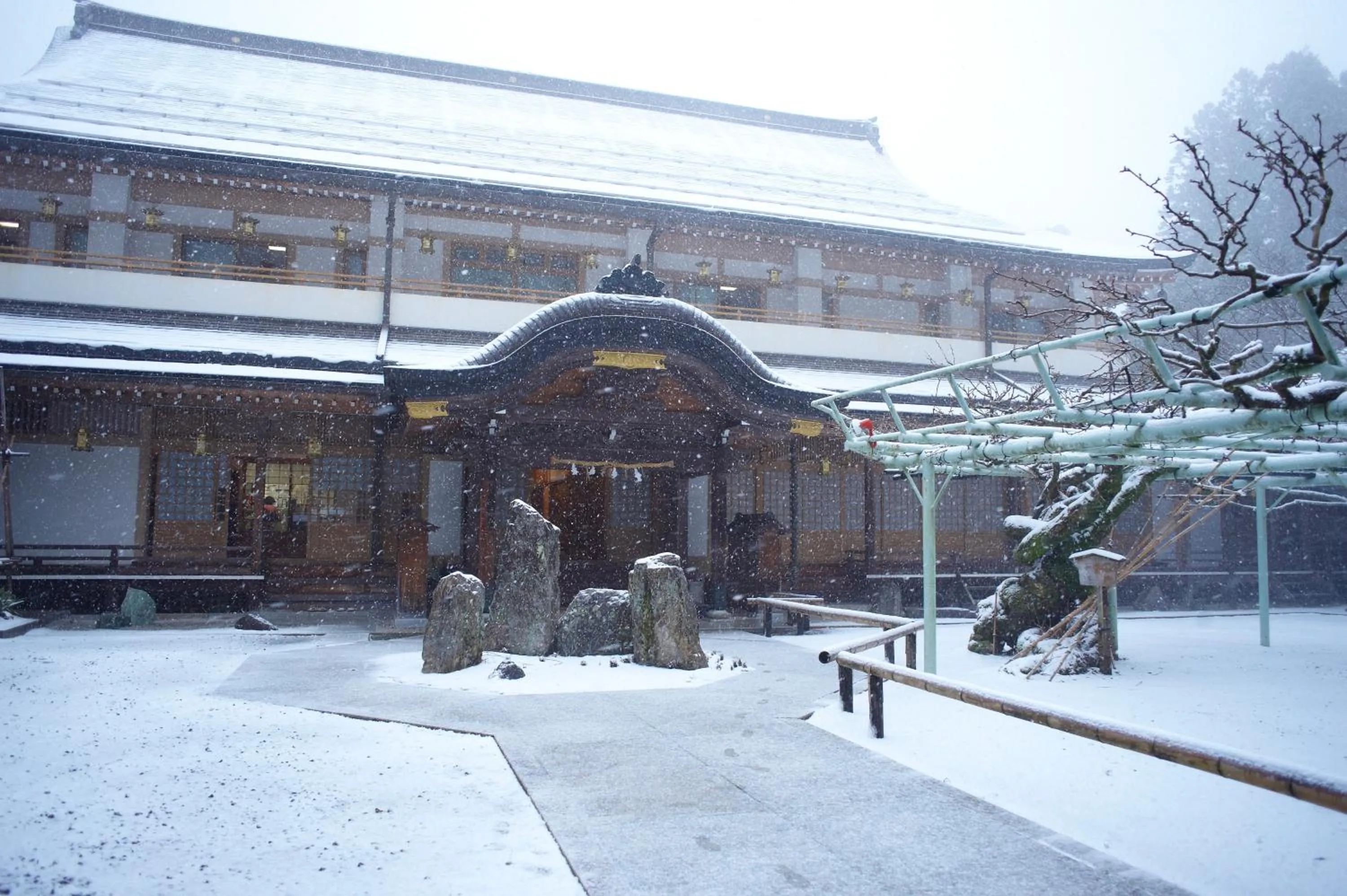 Winter in 高野山 宿坊 総持院 -Koyasan Shukubo Sojiin-