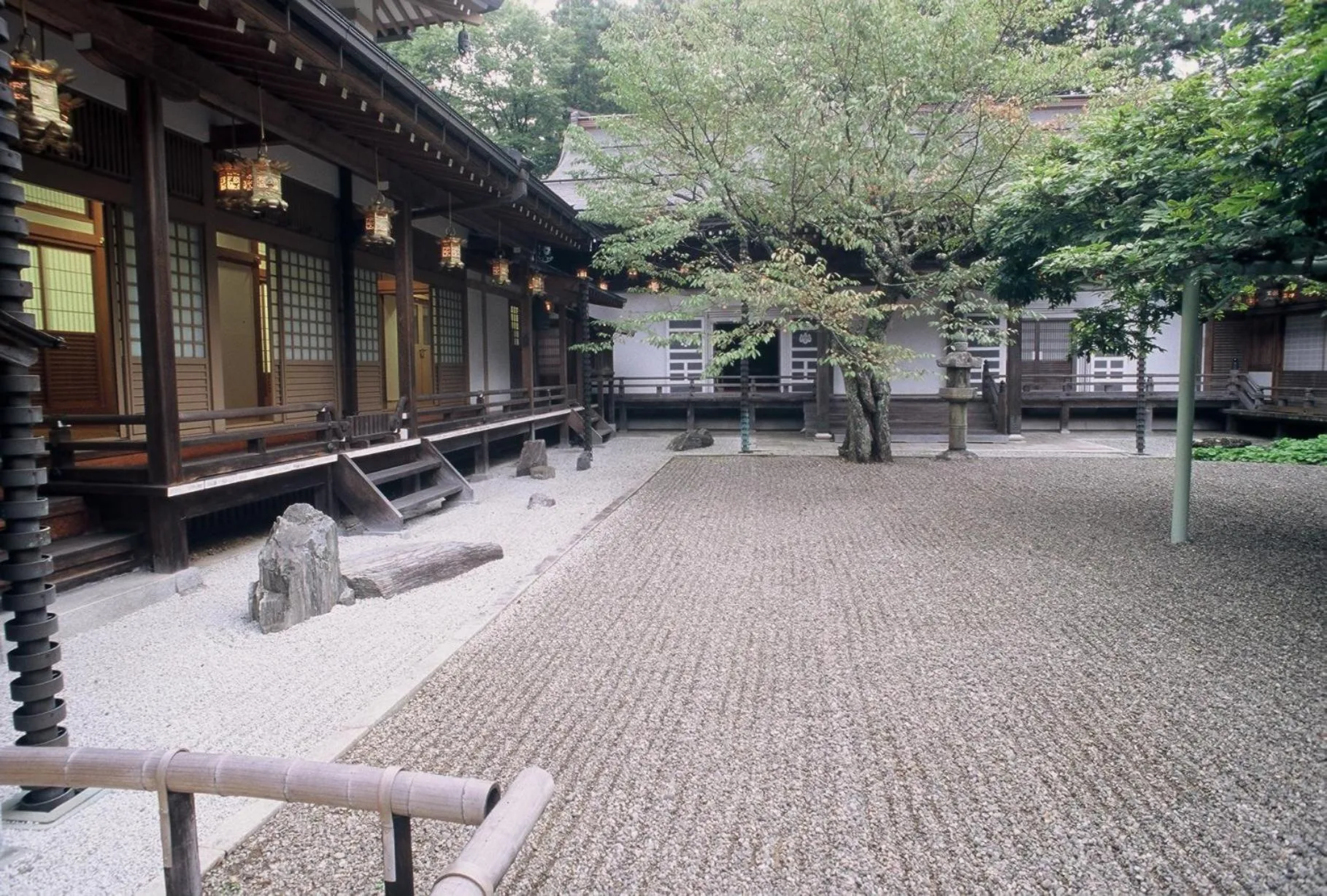 Property building in 高野山 宿坊 総持院 -Koyasan Shukubo Sojiin-