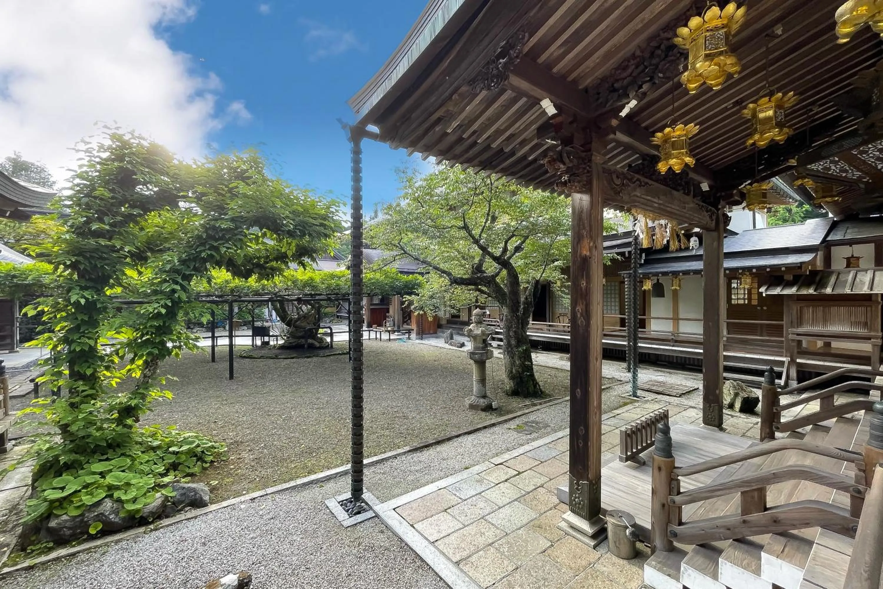 Day in 高野山 宿坊 総持院 -Koyasan Shukubo Sojiin-
