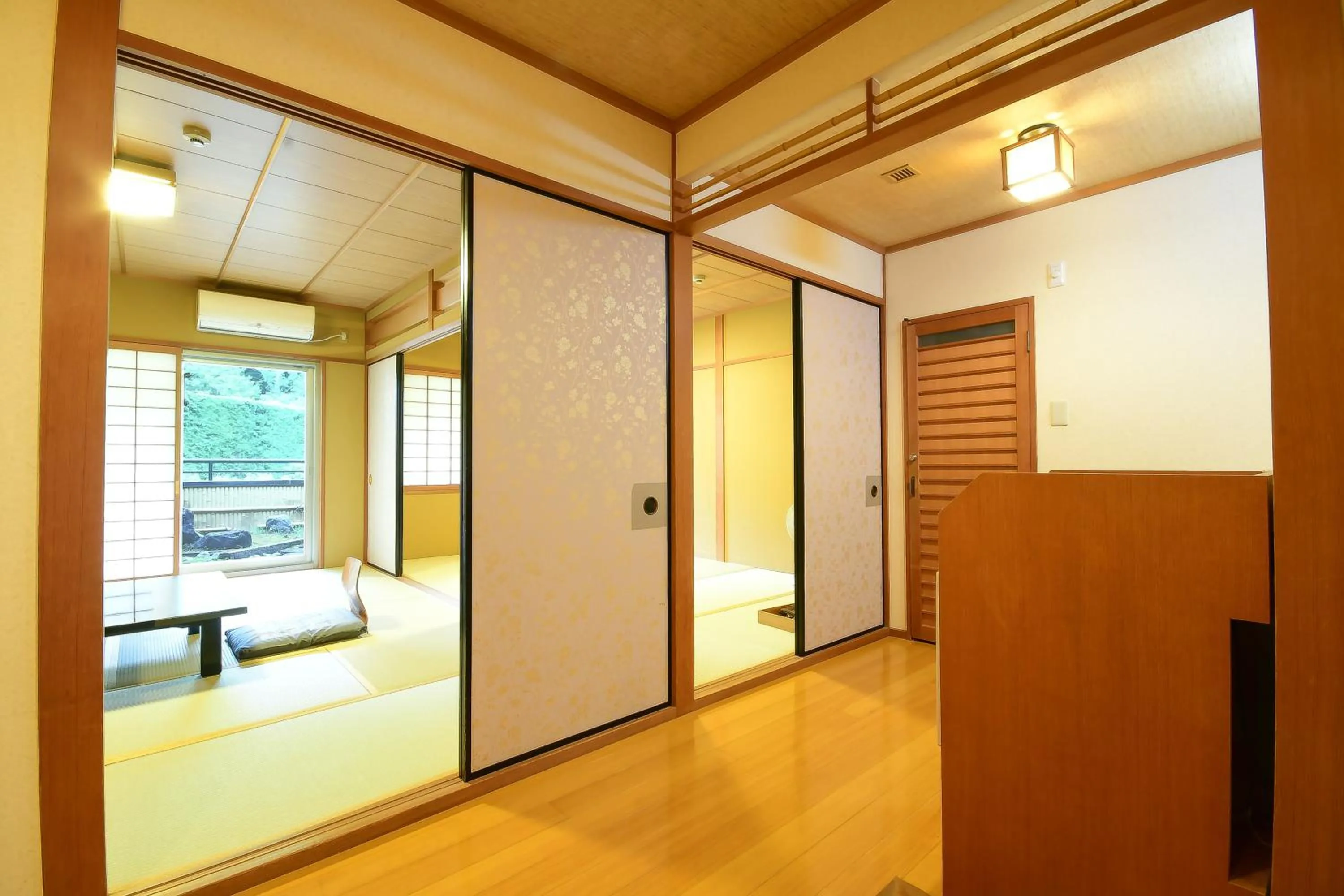 Photo of the whole room in 高野山 宿坊 総持院 -Koyasan Shukubo Sojiin-