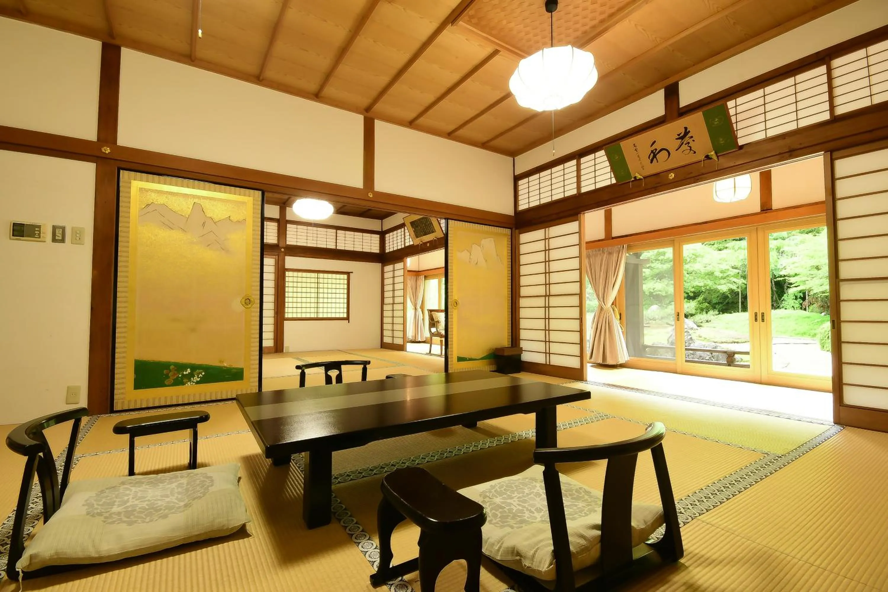 Photo of the whole room in 高野山 宿坊 総持院 -Koyasan Shukubo Sojiin-
