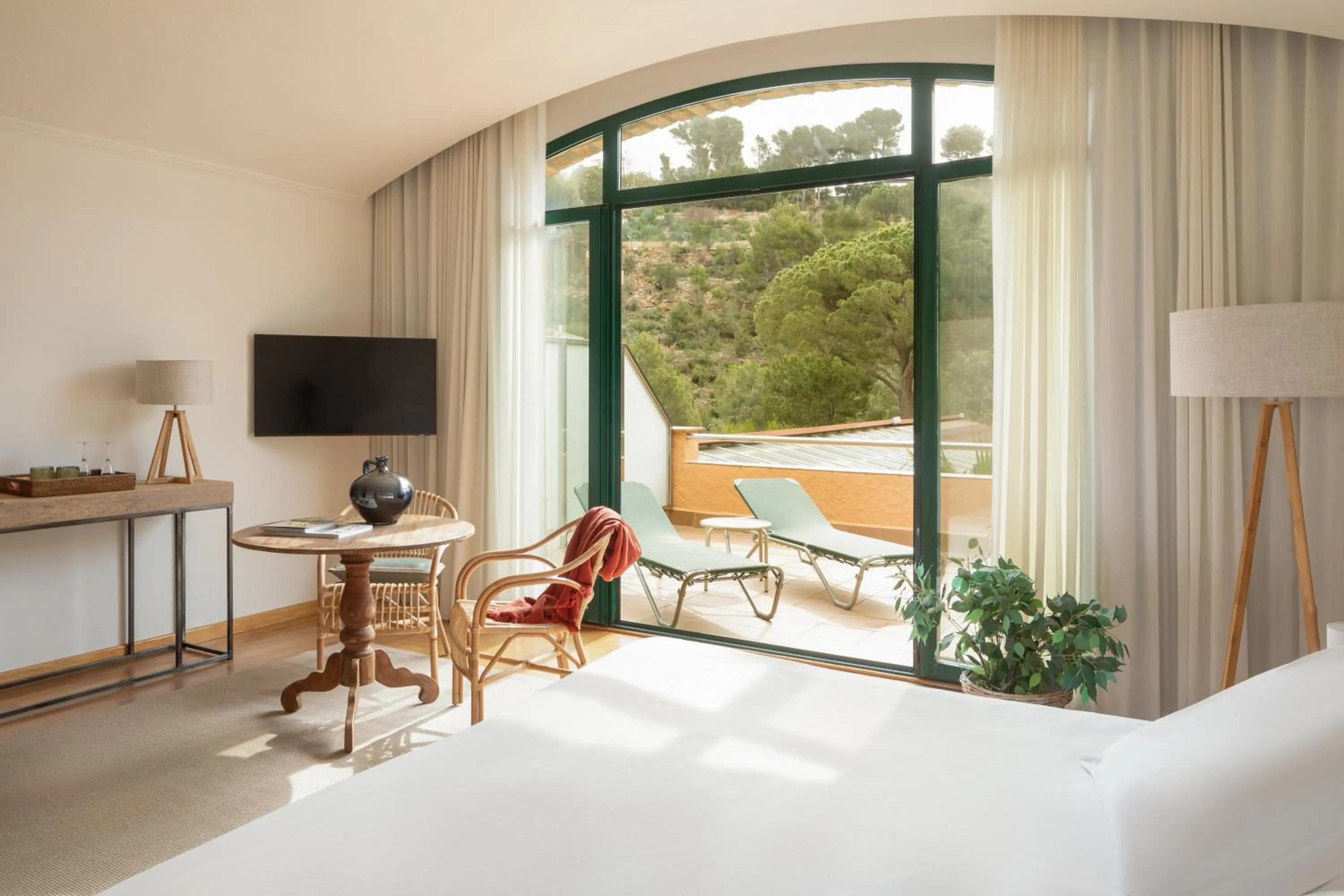 Balcony/Terrace, Bed in Hotel Sa Punta - Adults Only fr13