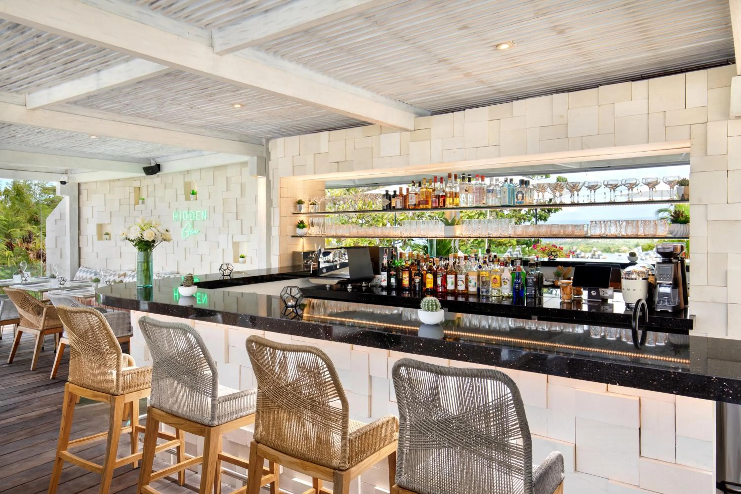 Lounge or bar in Hidden Hills Villas - Small Luxury Hotels of The World