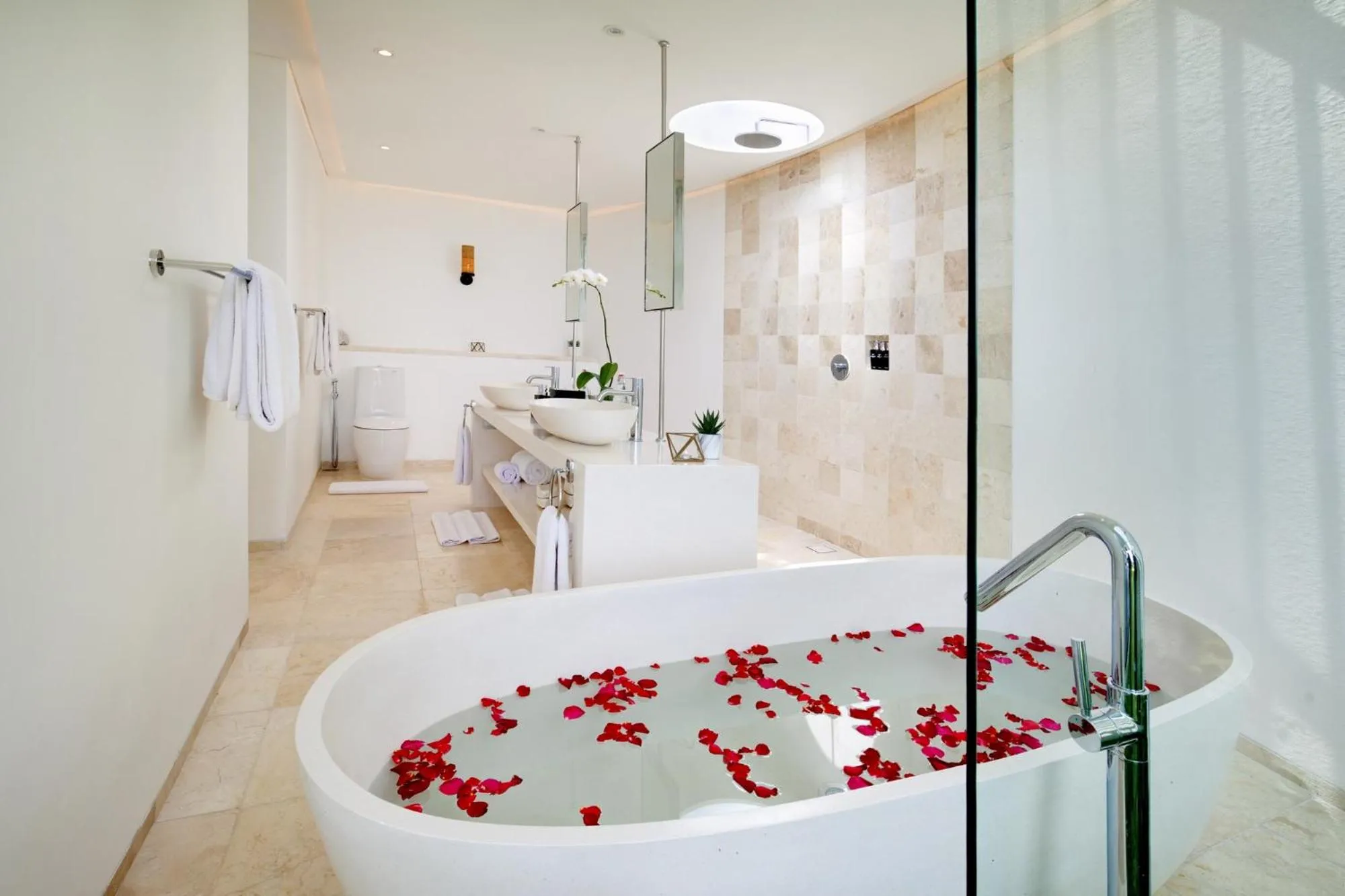 Bathroom, Bed in Hidden Hills Villas - Small Luxury Hotels of The World