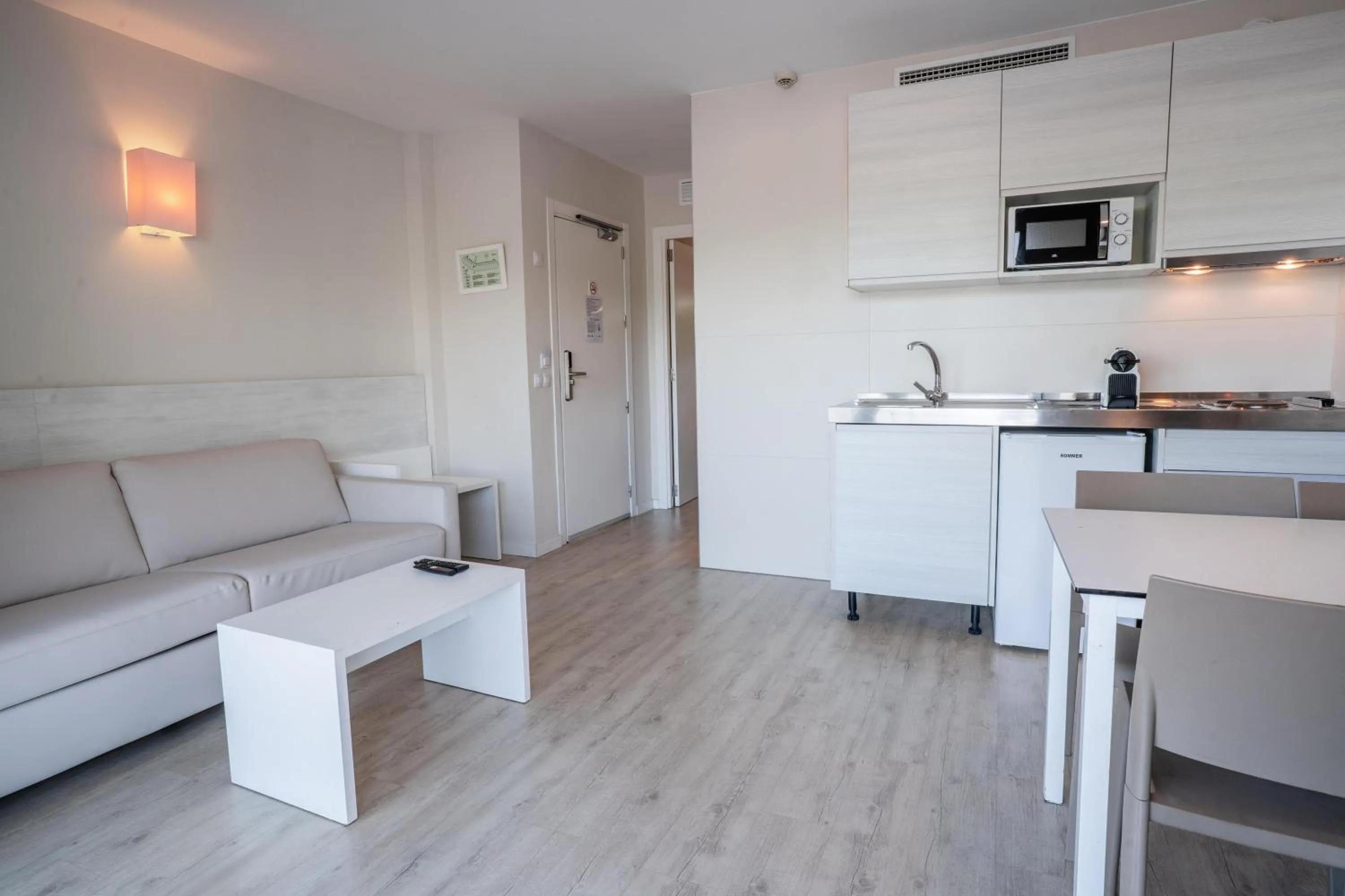 Photo of the whole room in INN Mallorca Aparthotel