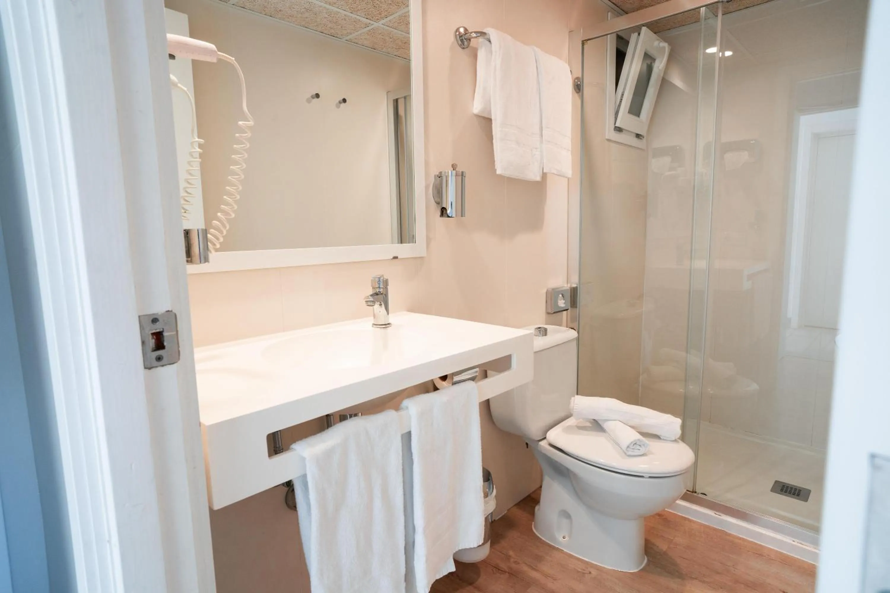 Bathroom in INN Mallorca Aparthotel