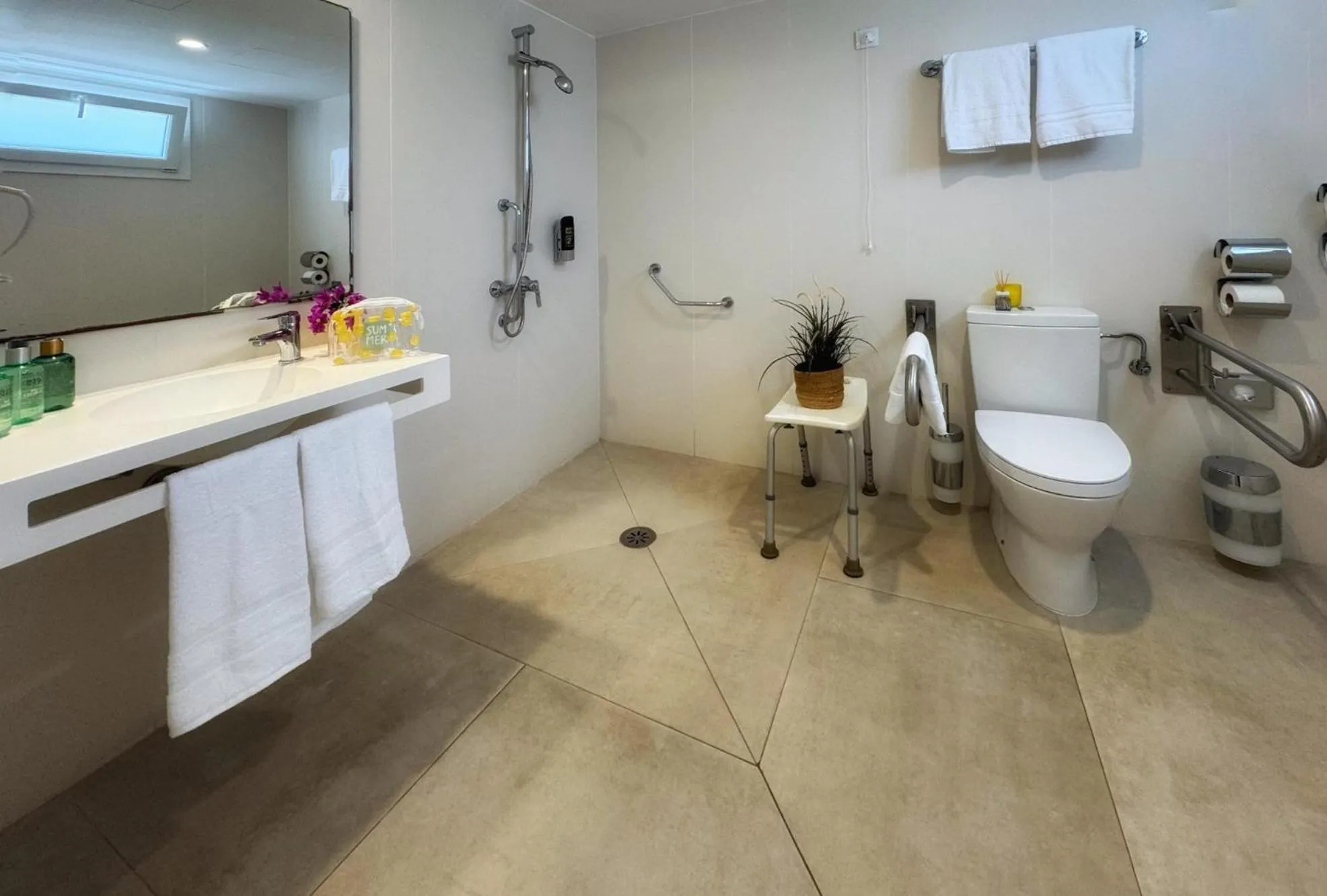 Bathroom in INN Mallorca Aparthotel