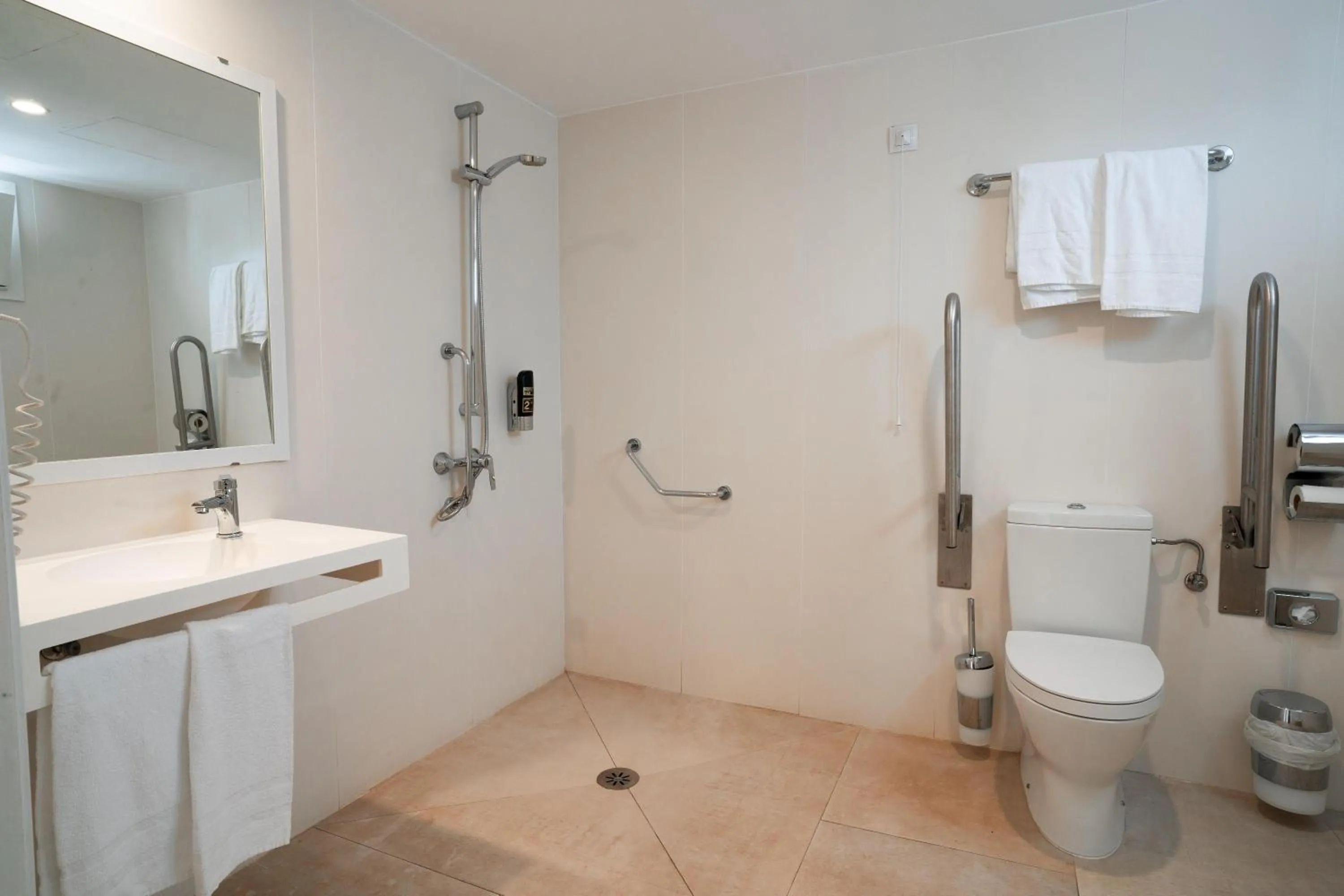 Bathroom in INN Mallorca Aparthotel