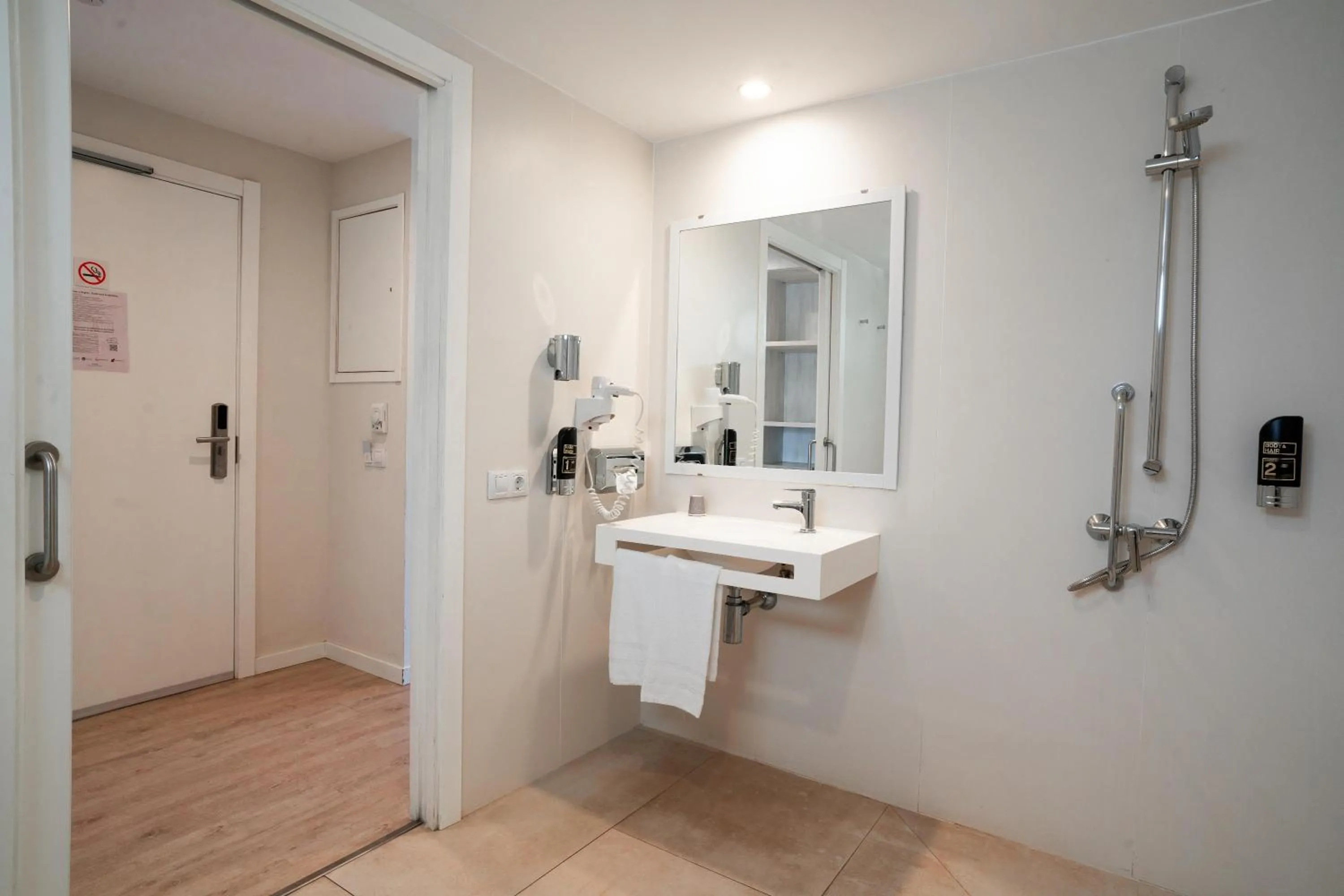 Bathroom in INN Mallorca Aparthotel