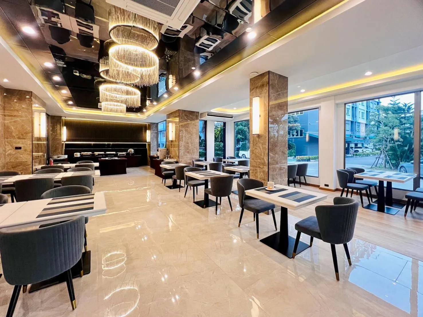 Restaurant/places to eat in The Proud Exclusive Hotel-SHA Plus