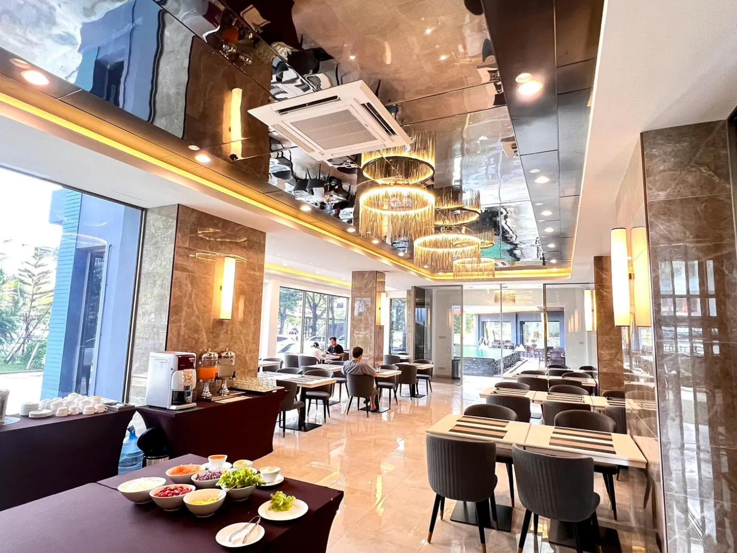 Restaurant/places to eat in The Proud Exclusive Hotel-SHA Plus