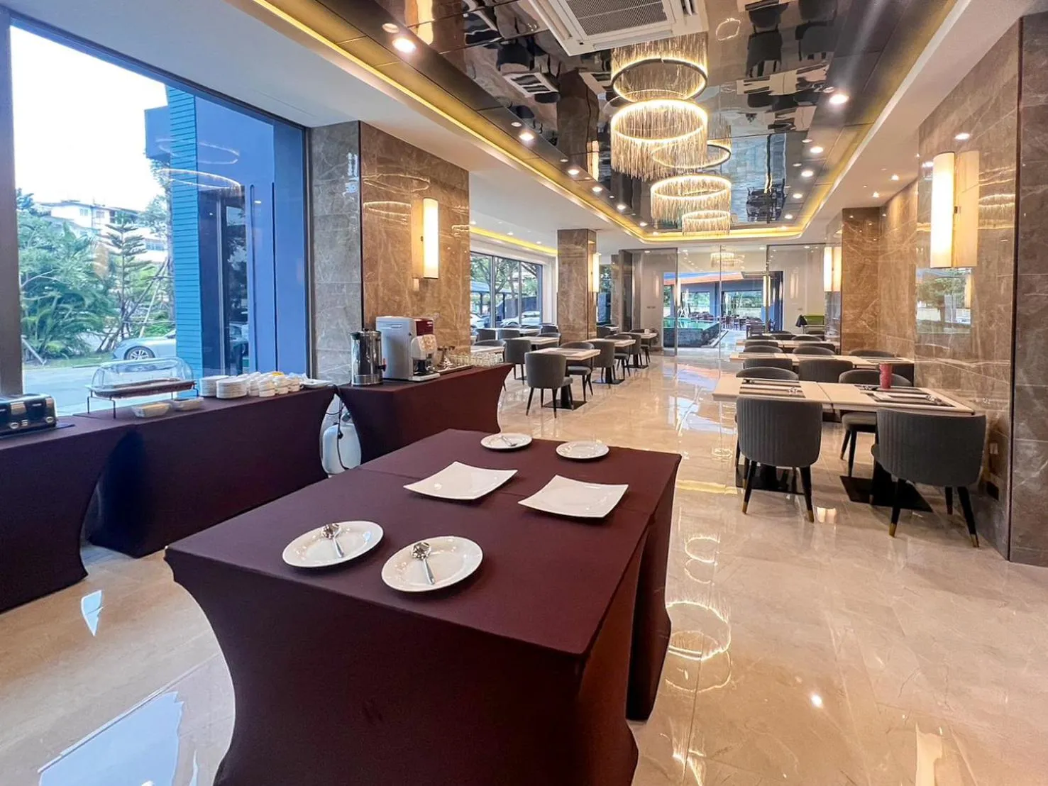 Restaurant/places to eat in The Proud Exclusive Hotel-SHA Plus