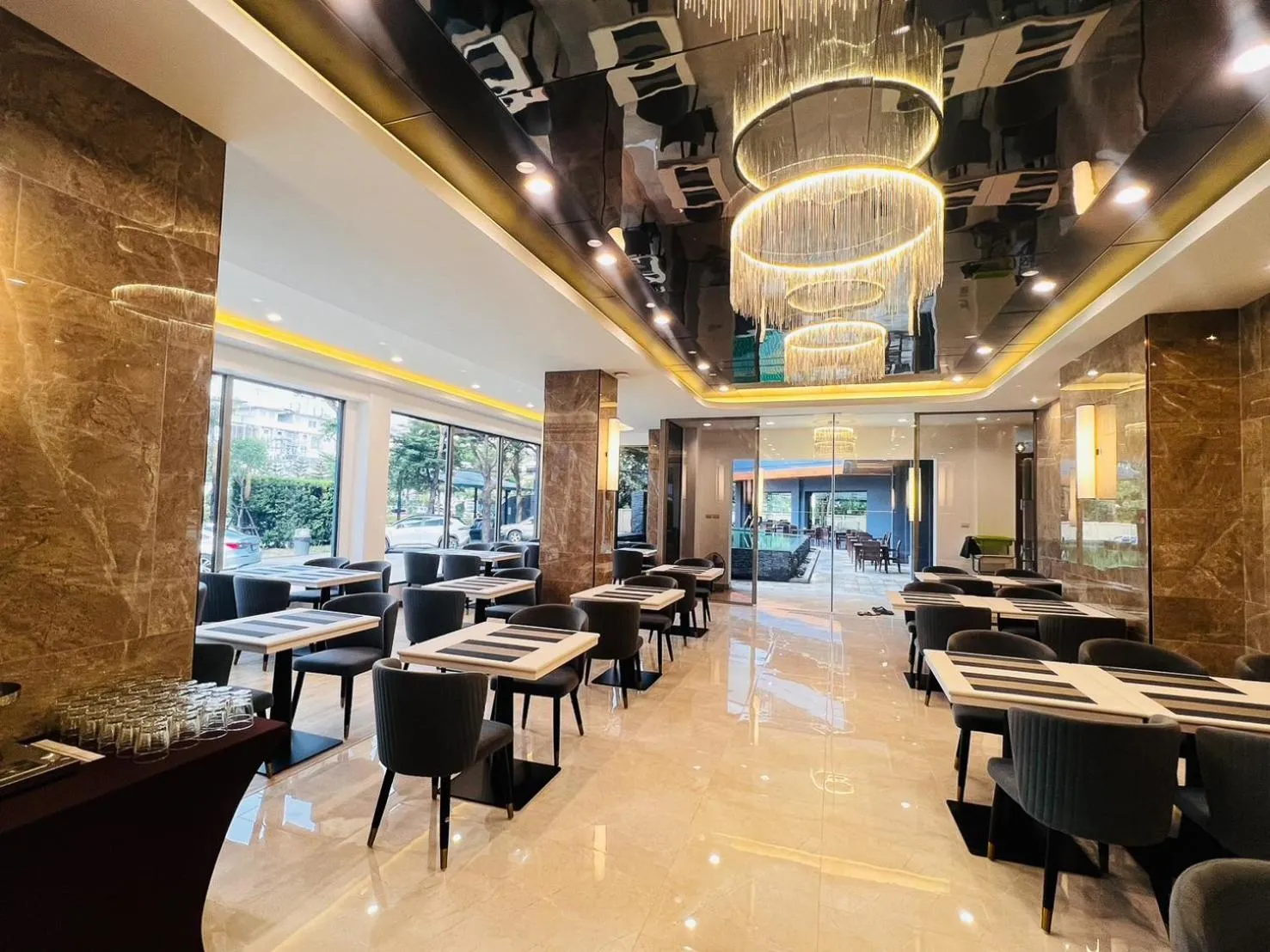 Restaurant/places to eat in The Proud Exclusive Hotel-SHA Plus