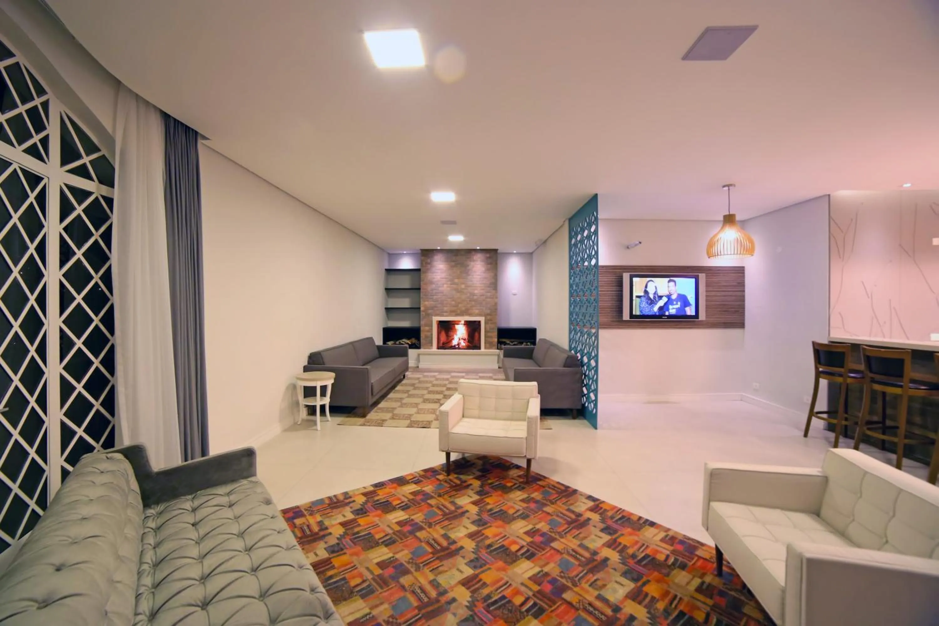 Communal lounge/ TV room in Moinho Itália Hotel