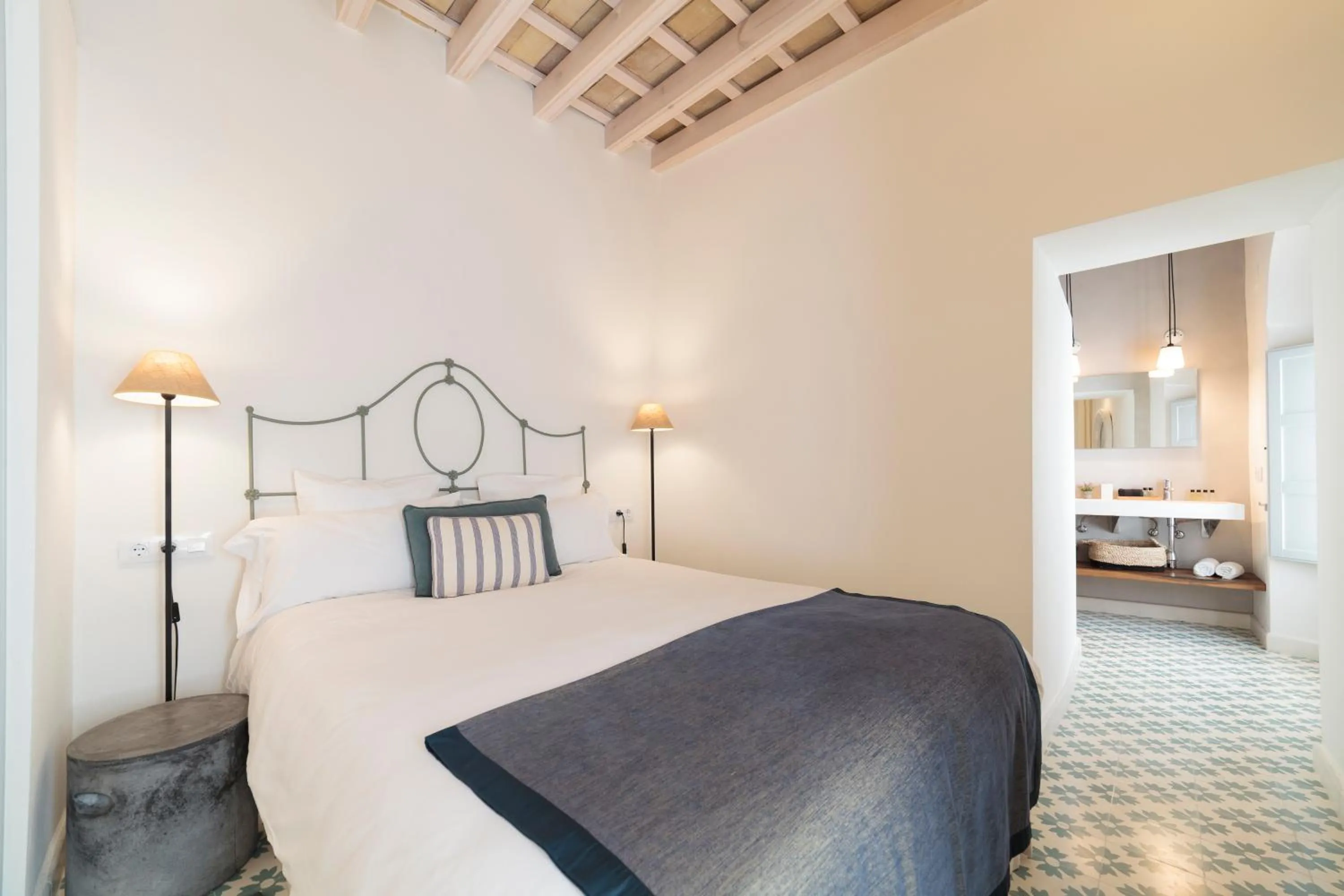 Decorative detail, Bed in Casa Shelly Hospedería