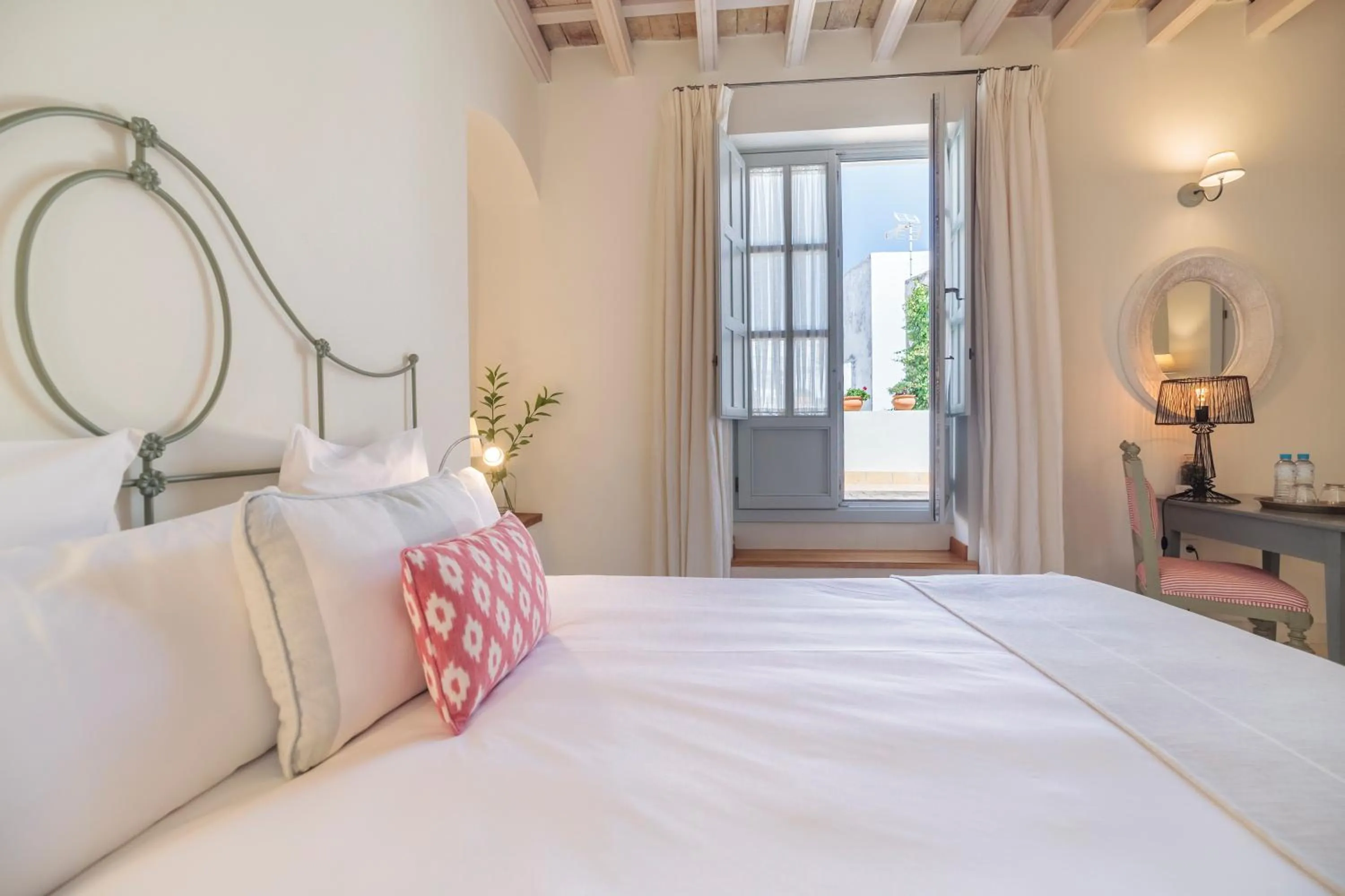 Decorative detail, Bed in Casa Shelly Hospedería