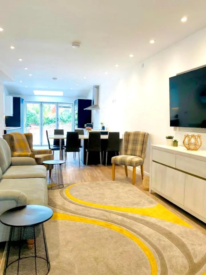 Communal lounge/ TV room in Mode Apartments St Annes
