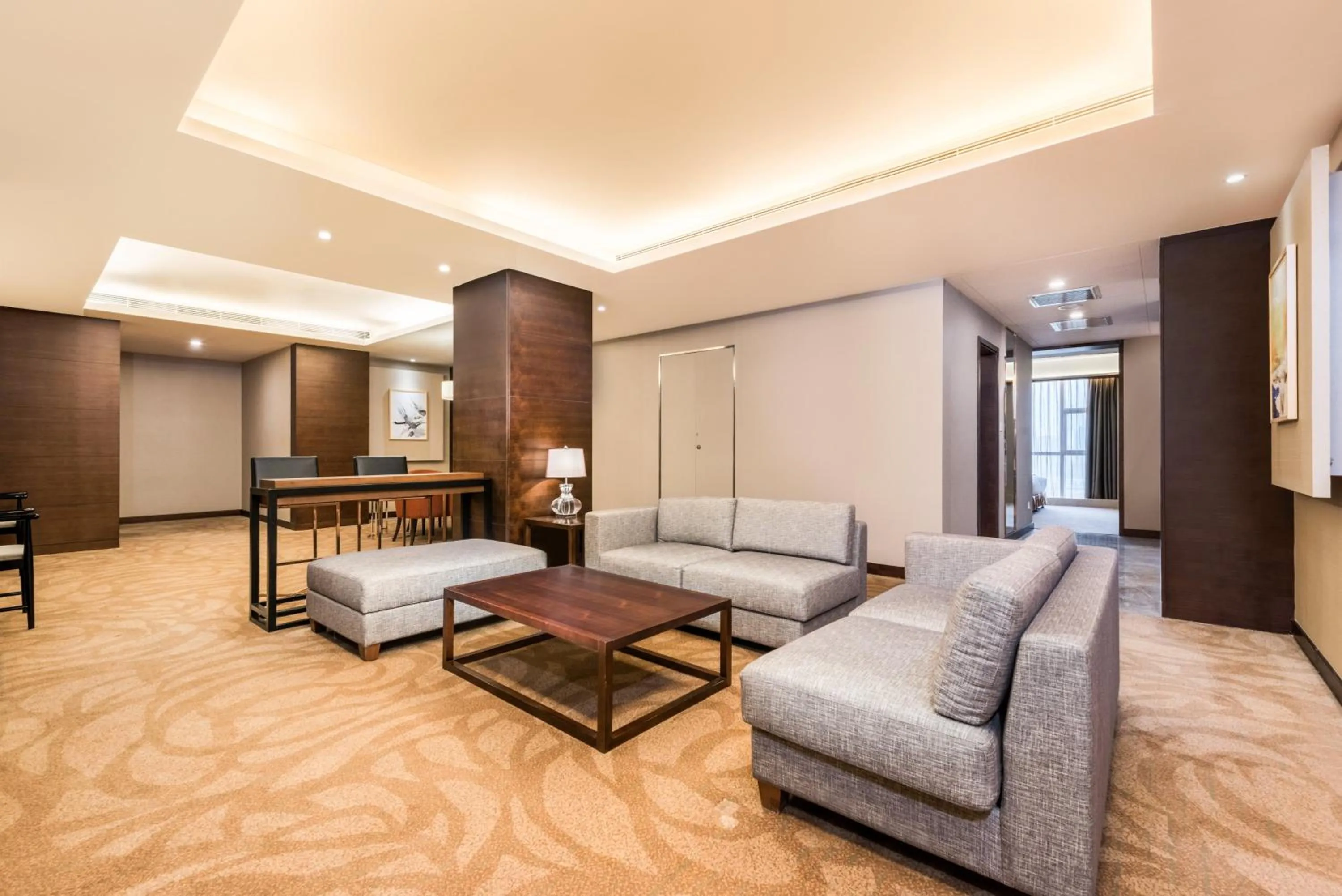 Photo of the whole room, Seating Area in Holiday Inn Xi'an Big Goose Pagoda, an IHG Hotel