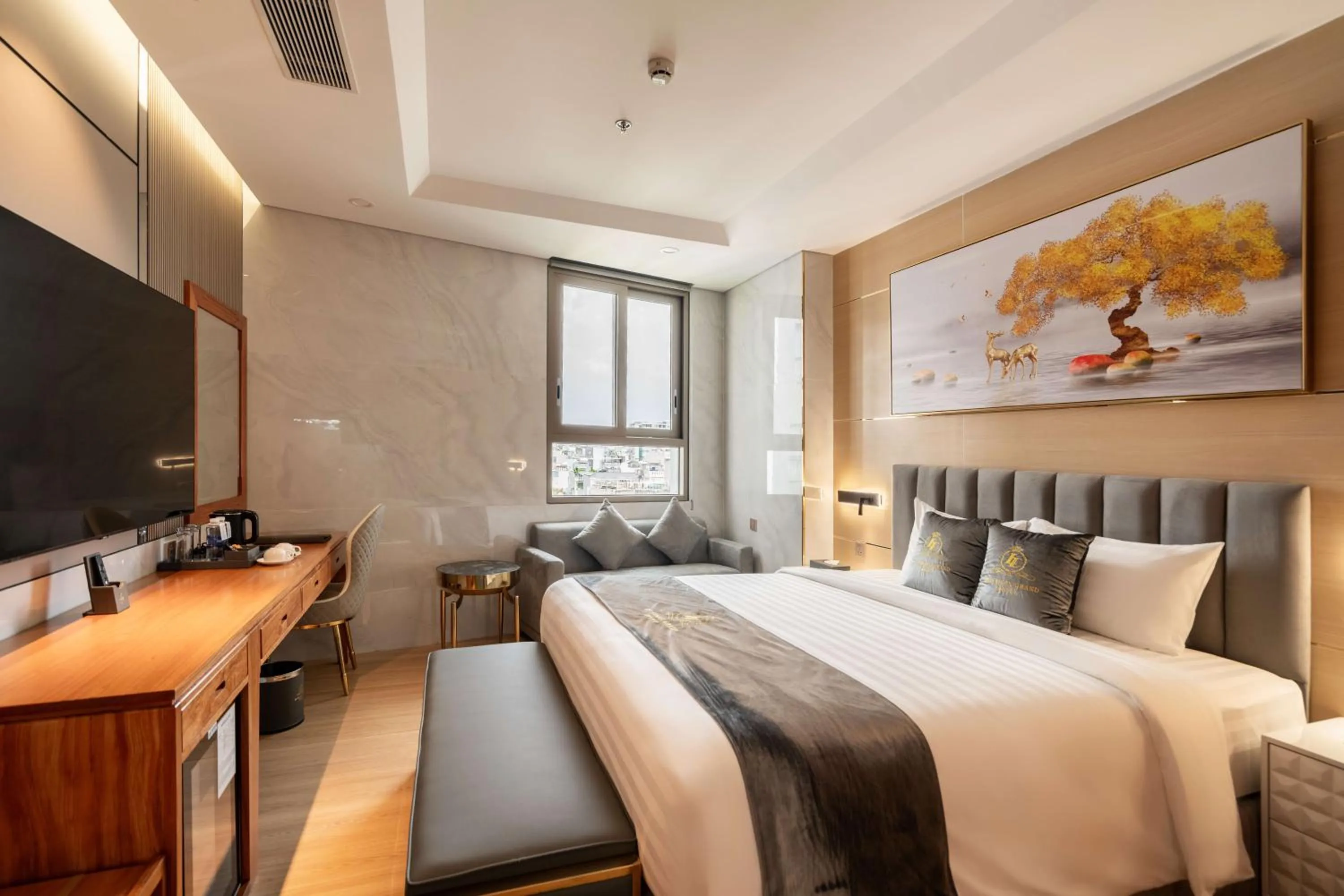 Bed in Le Saigon Grand Hotel