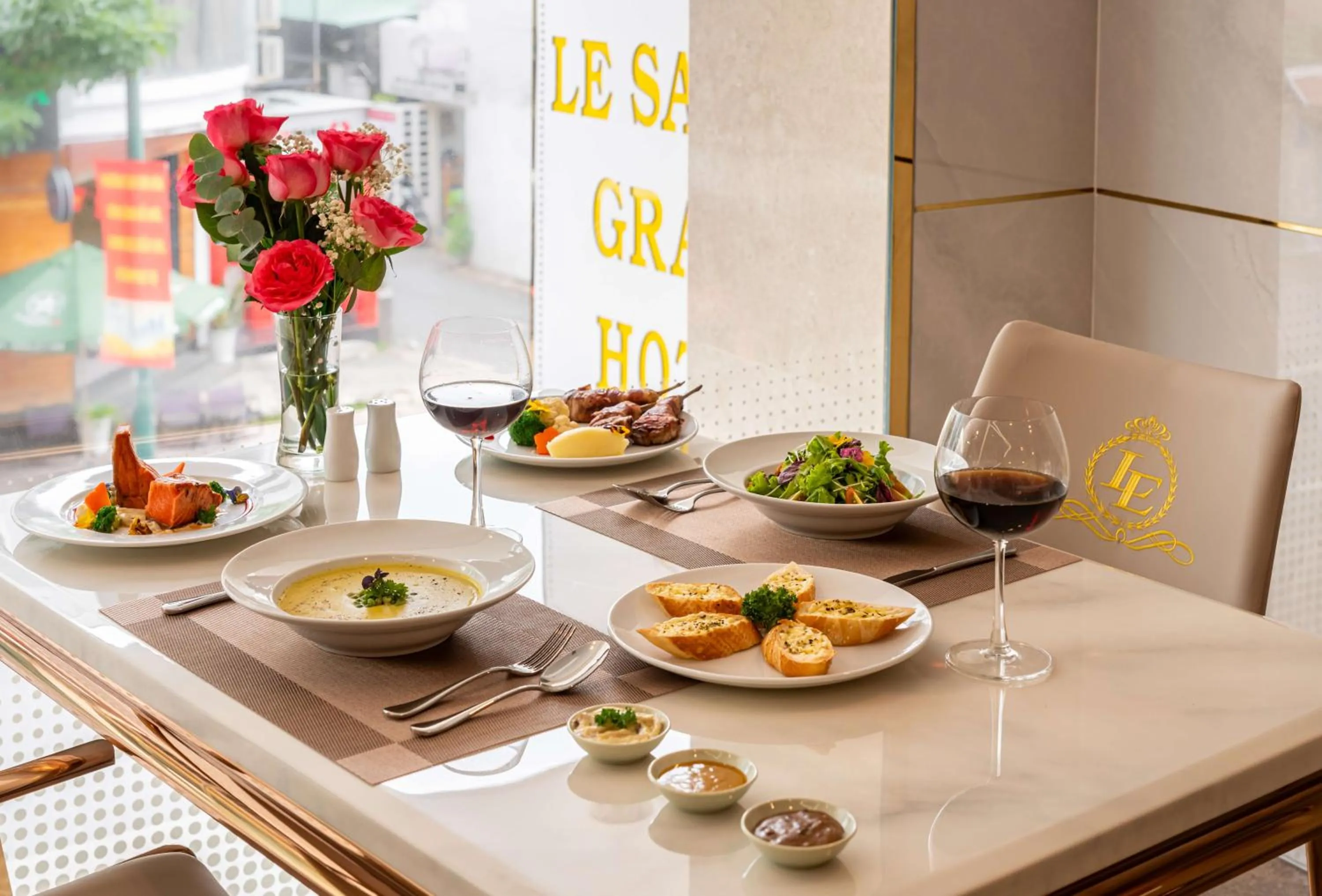 Le Saigon Grand Hotel