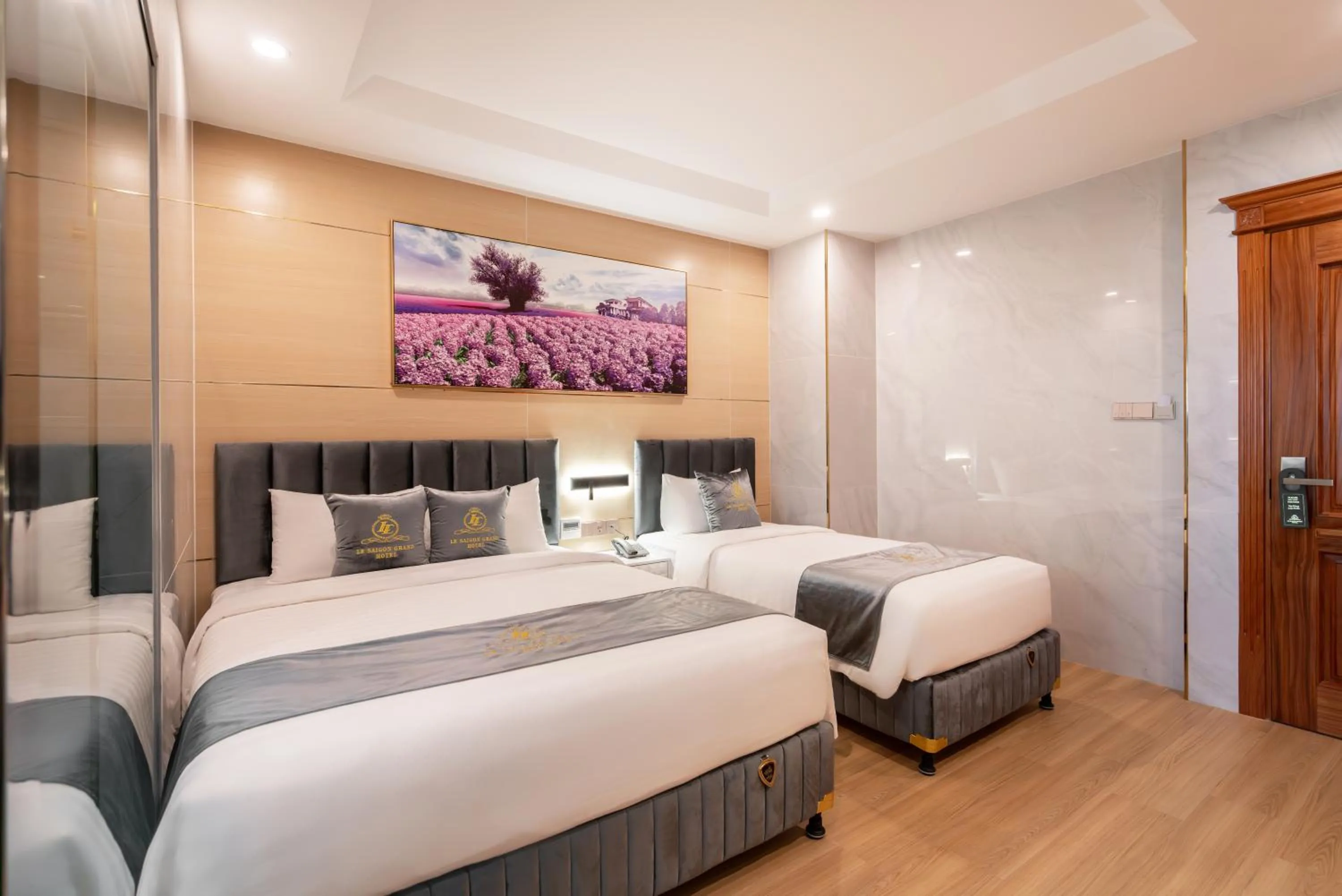 Bed in Le Saigon Grand Hotel