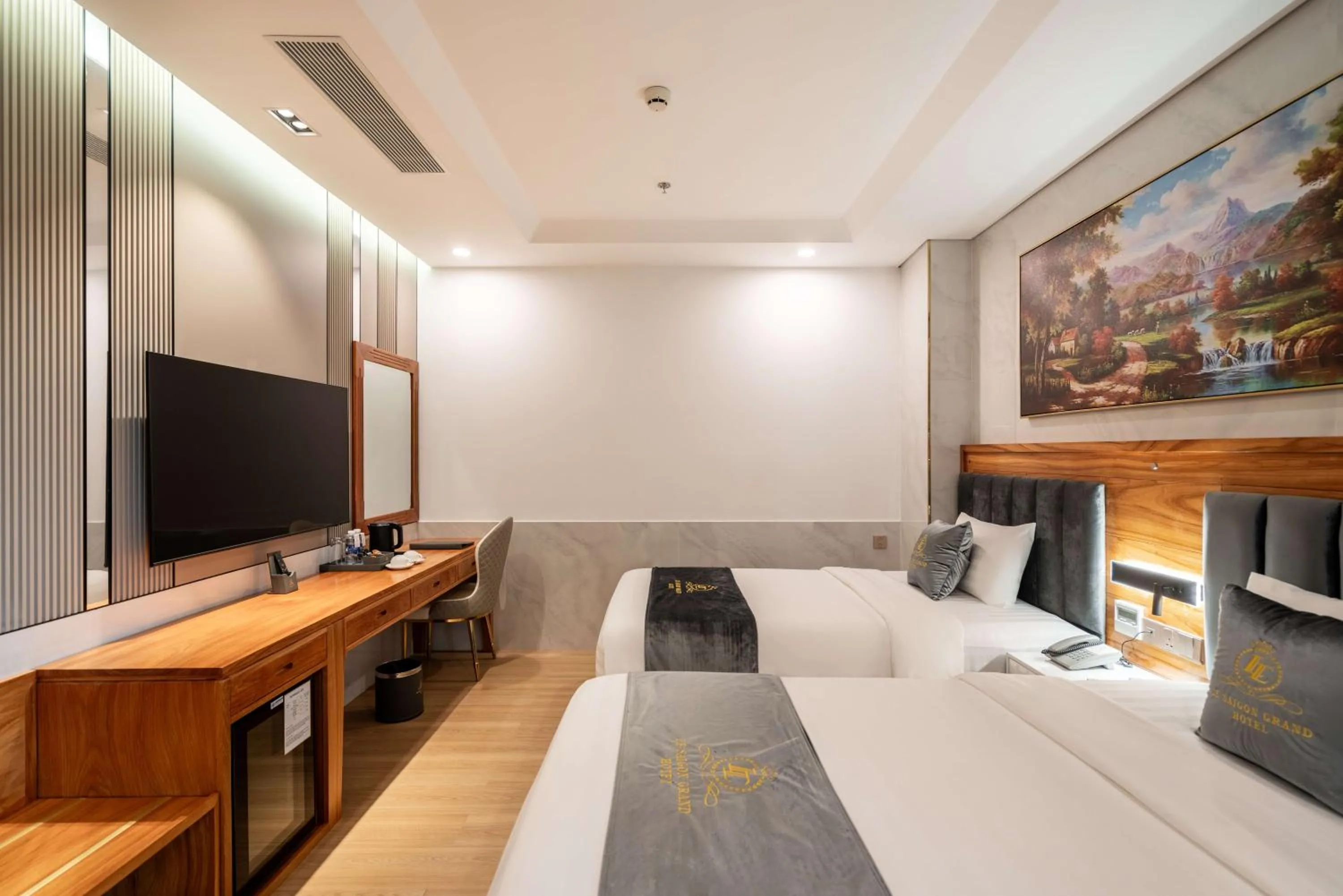 Bed in Le Saigon Grand Hotel