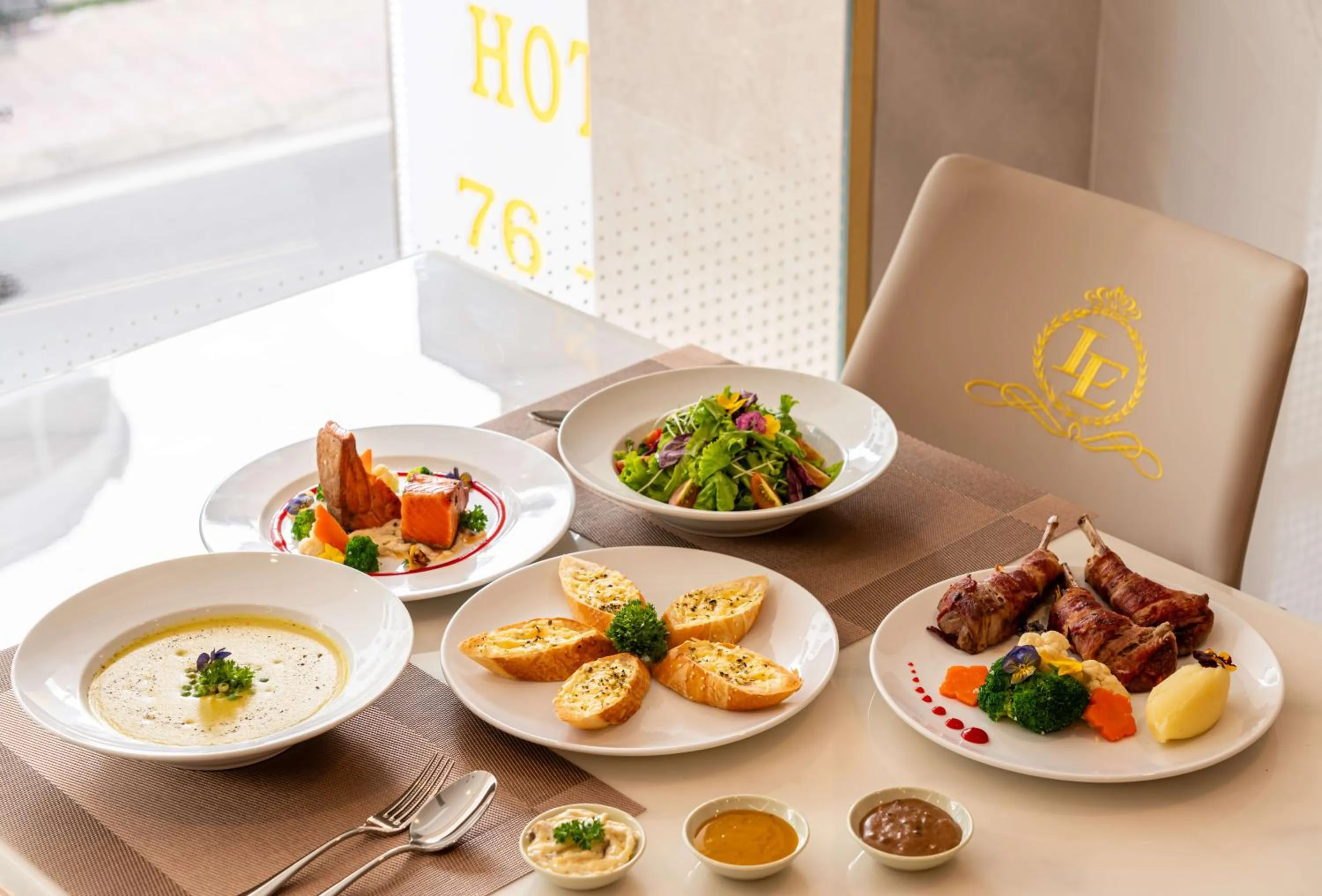 Le Saigon Grand Hotel