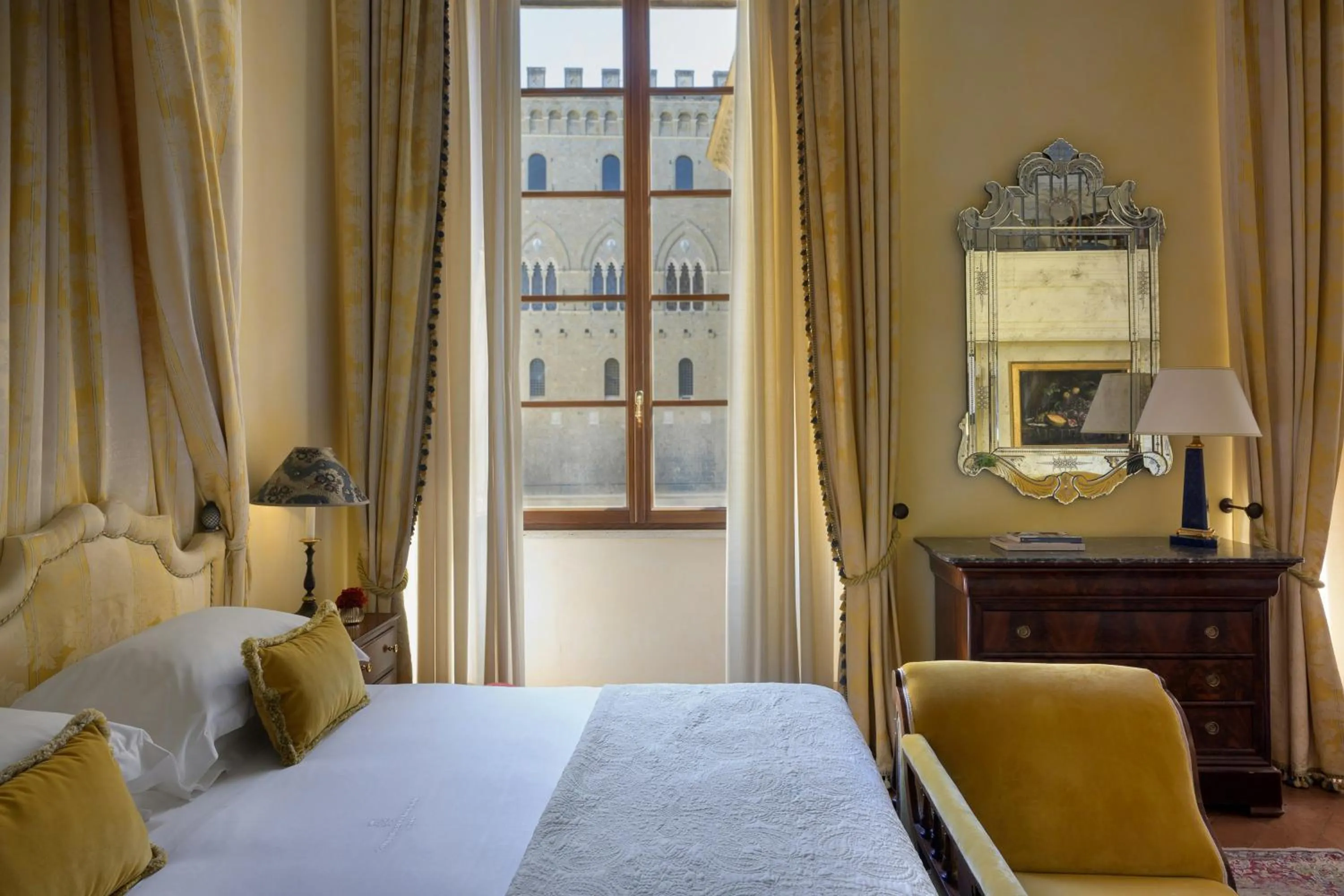 Photo of the whole room, Bed in Grand Hotel Continental Siena - Starhotels Collezione