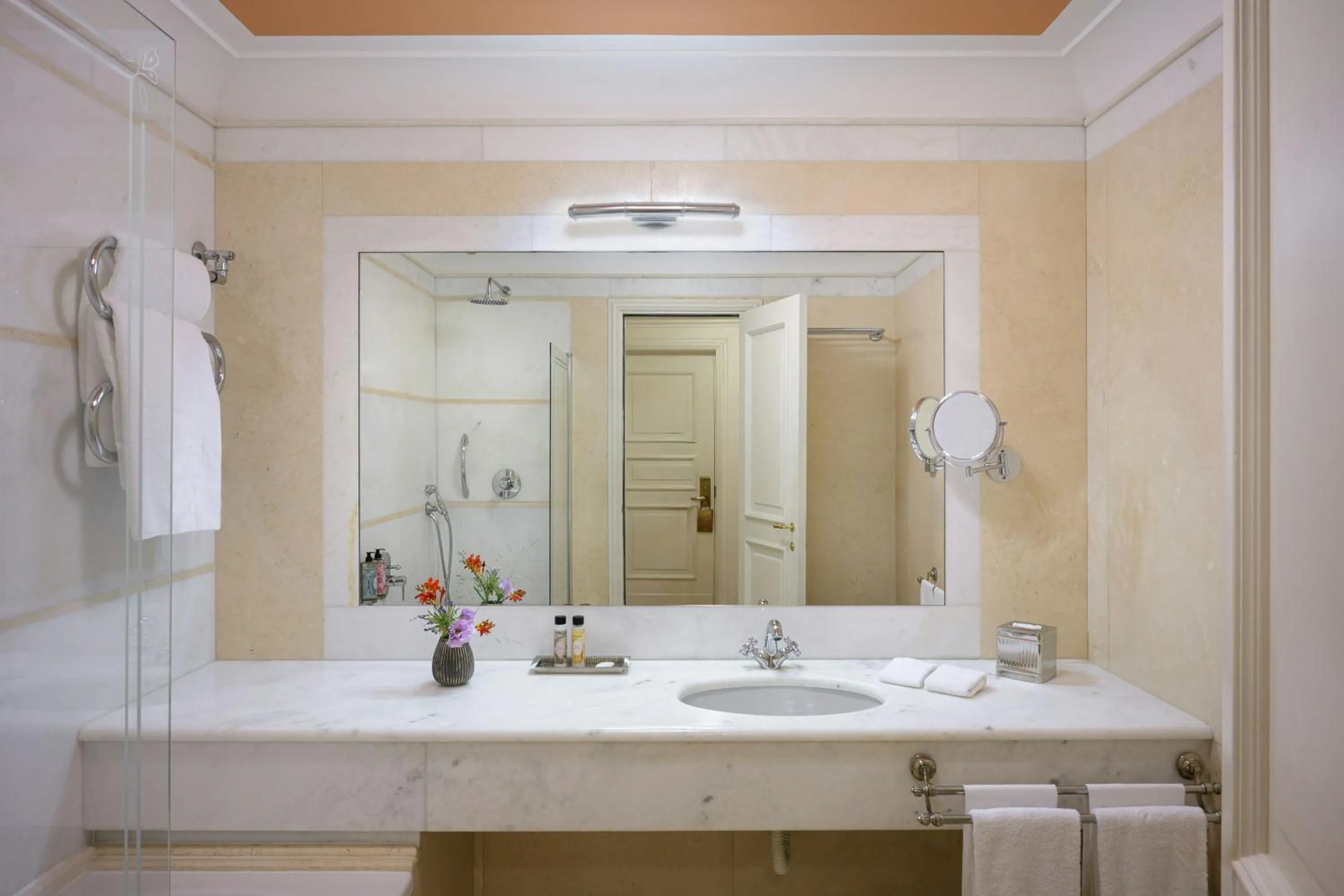 Bathroom in Grand Hotel Continental Siena - Starhotels Collezione