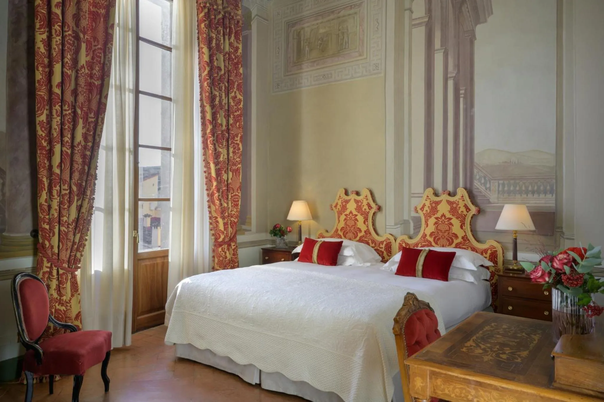 Photo of the whole room, Bed in Grand Hotel Continental Siena - Starhotels Collezione