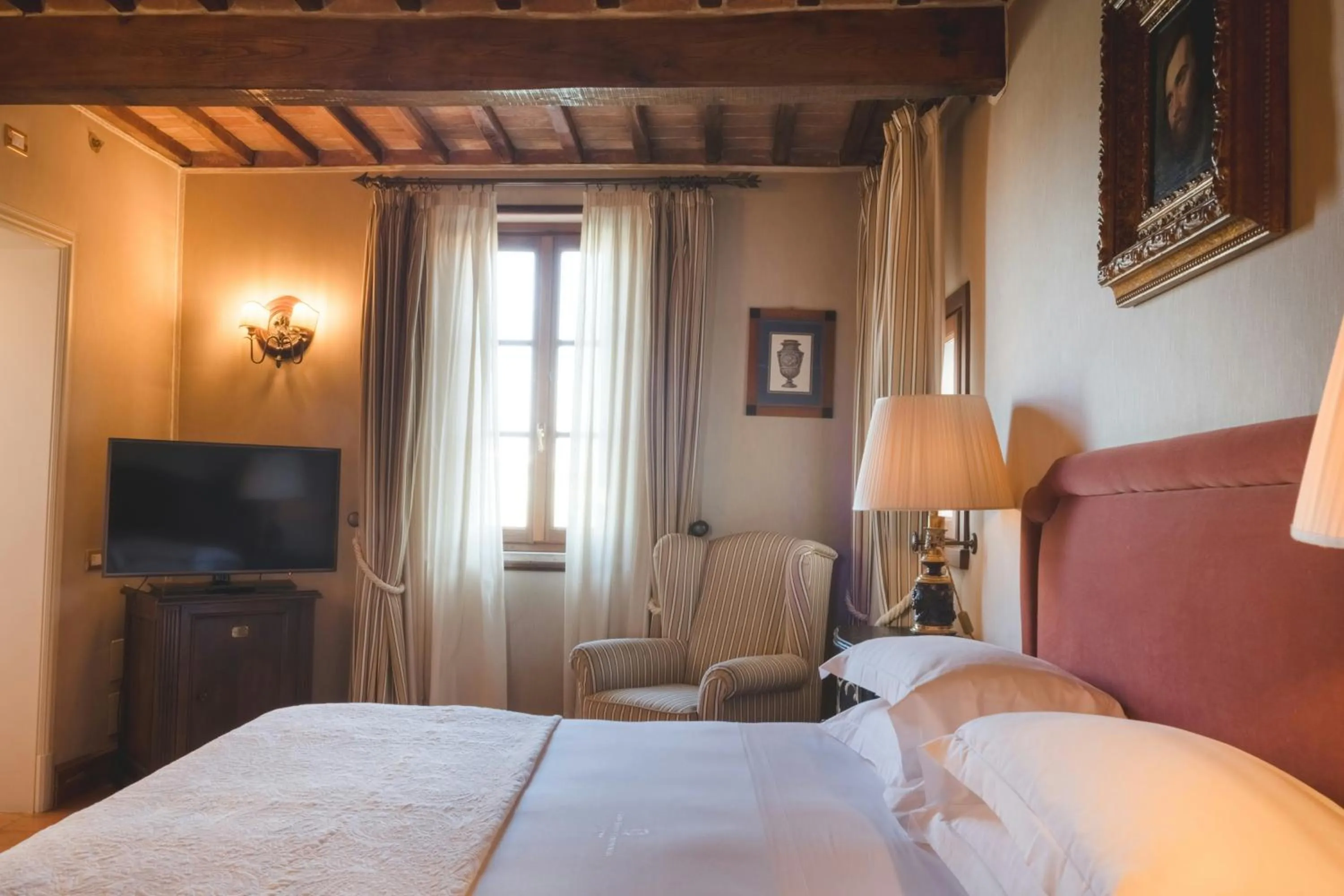 Photo of the whole room, Bed in Grand Hotel Continental Siena - Starhotels Collezione
