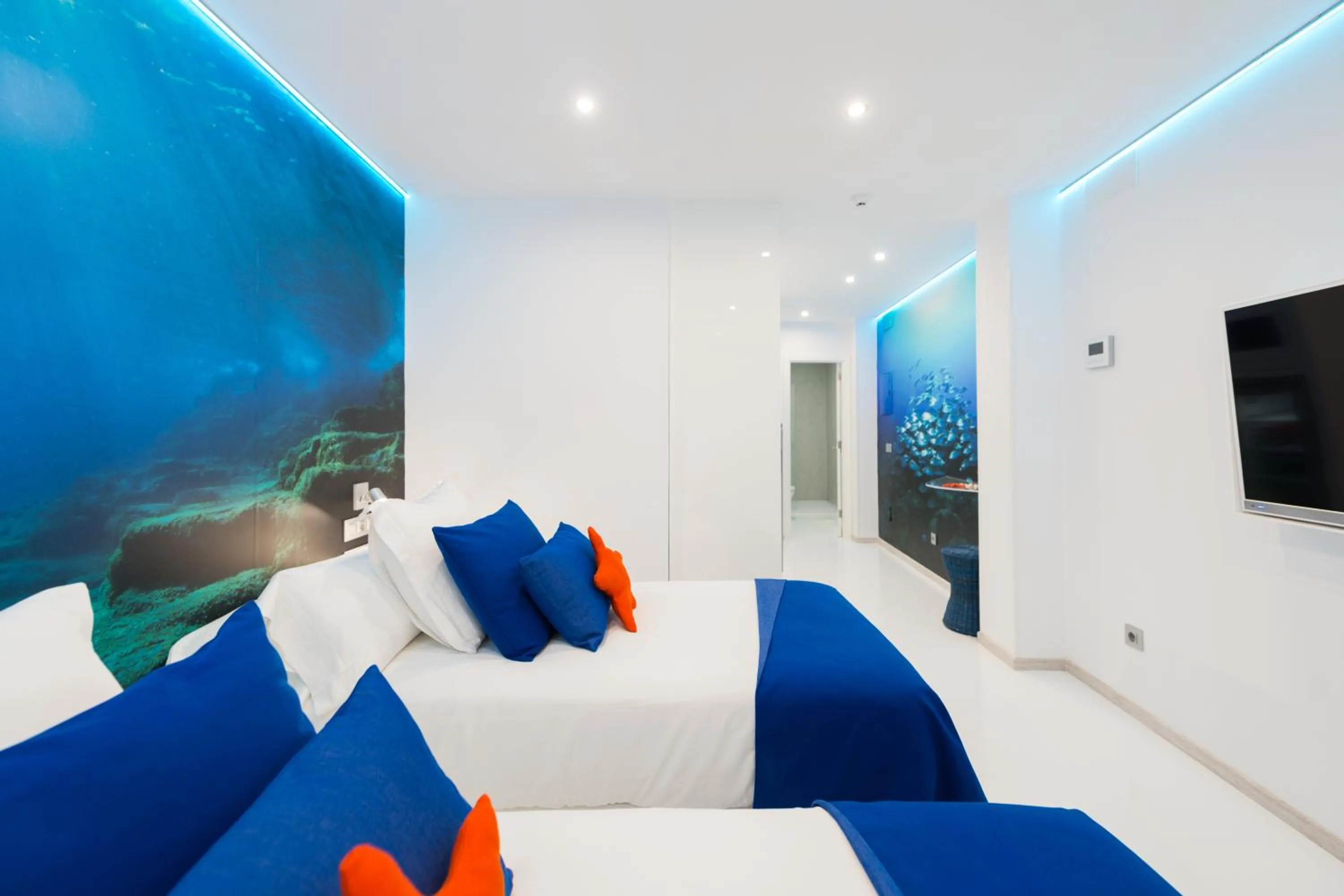 Photo of the whole room, Bed in Wavia Hotel - Adults only