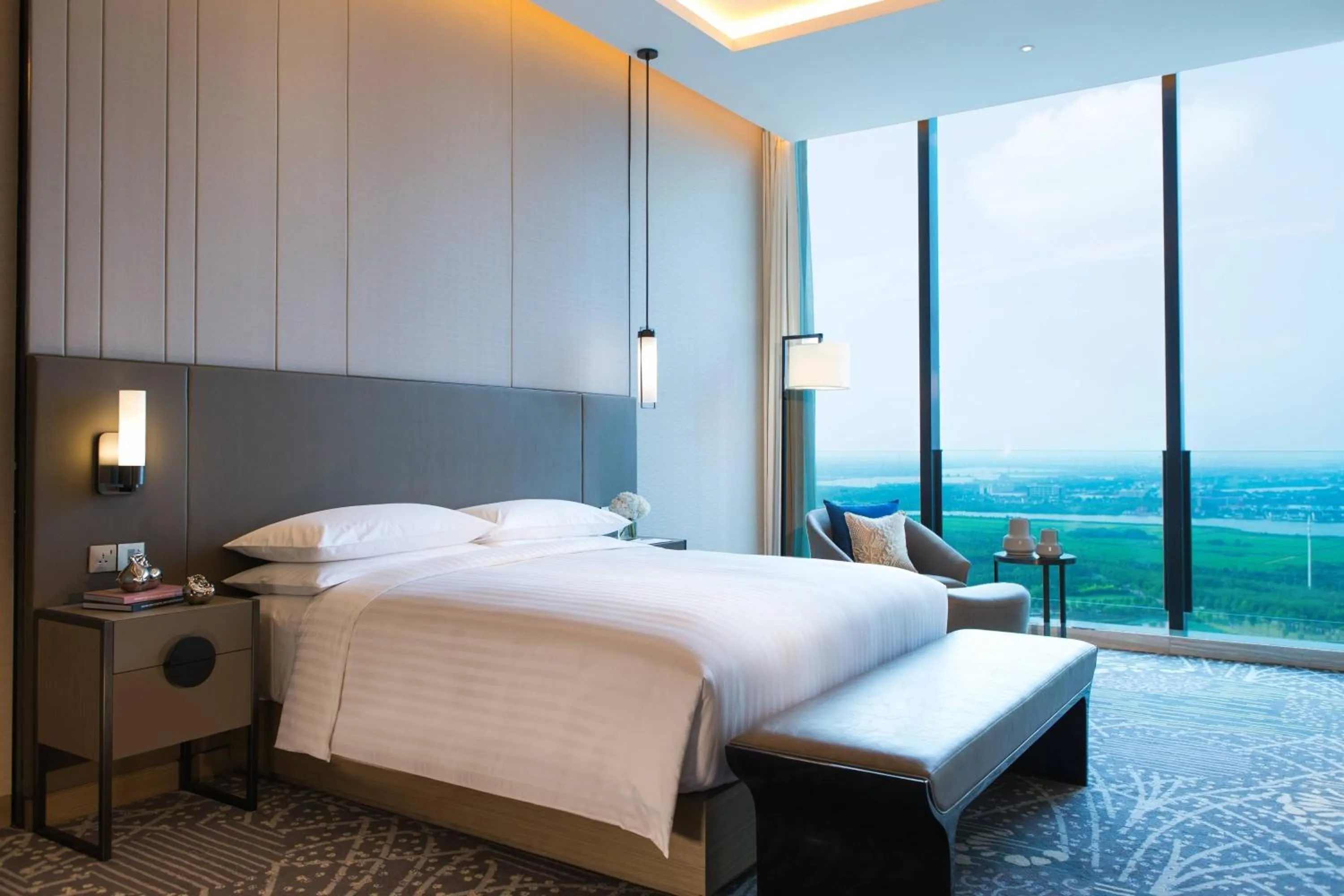 Photo of the whole room, Bed in Renaissance Suzhou Wujiang Hotel