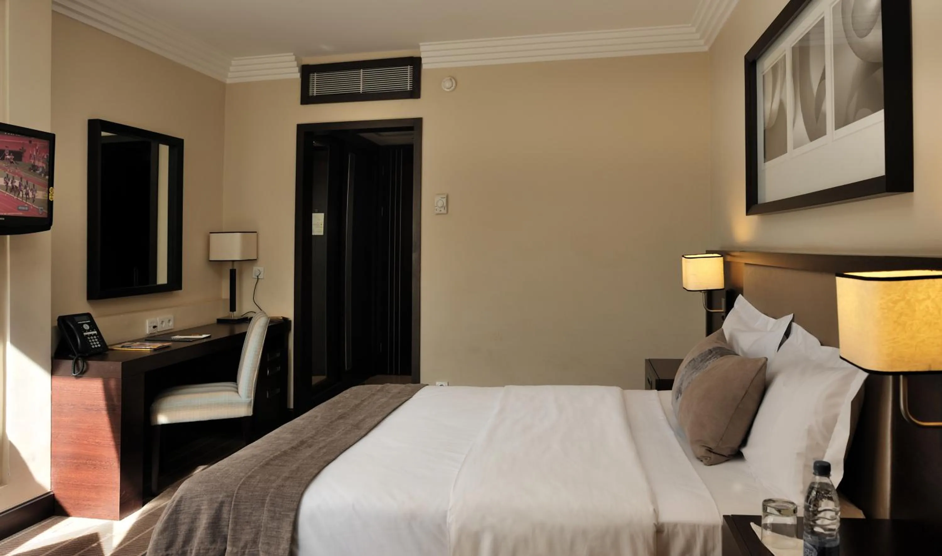 Bedroom, Bed in Pullman Lubumbashi Grand Karavia.