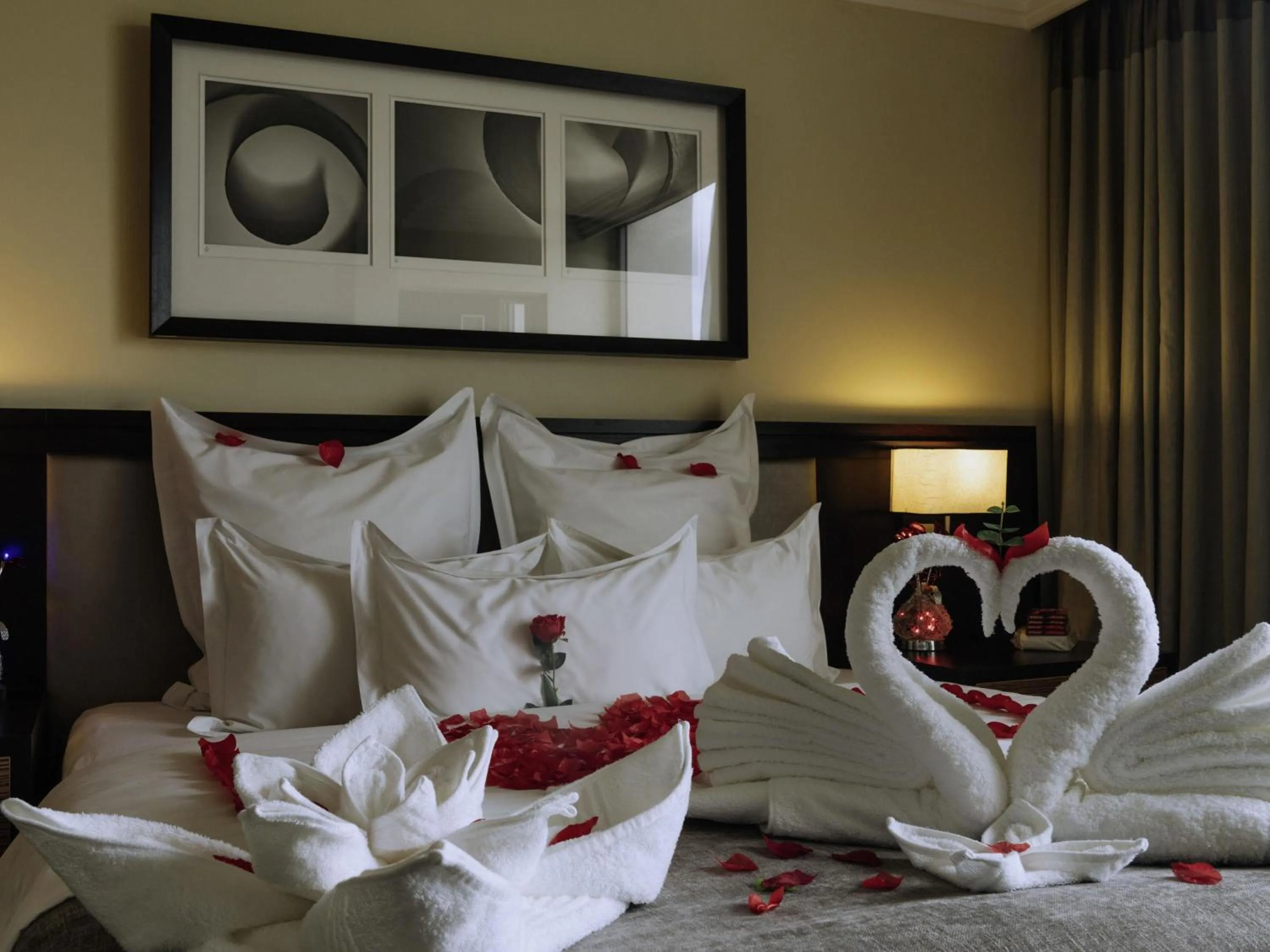 wedding, Bed in Pullman Lubumbashi Grand Karavia.